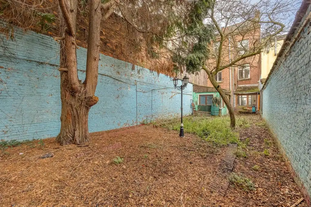 Verrassend ruime te renoveren woning met zonnige tuin foto 6