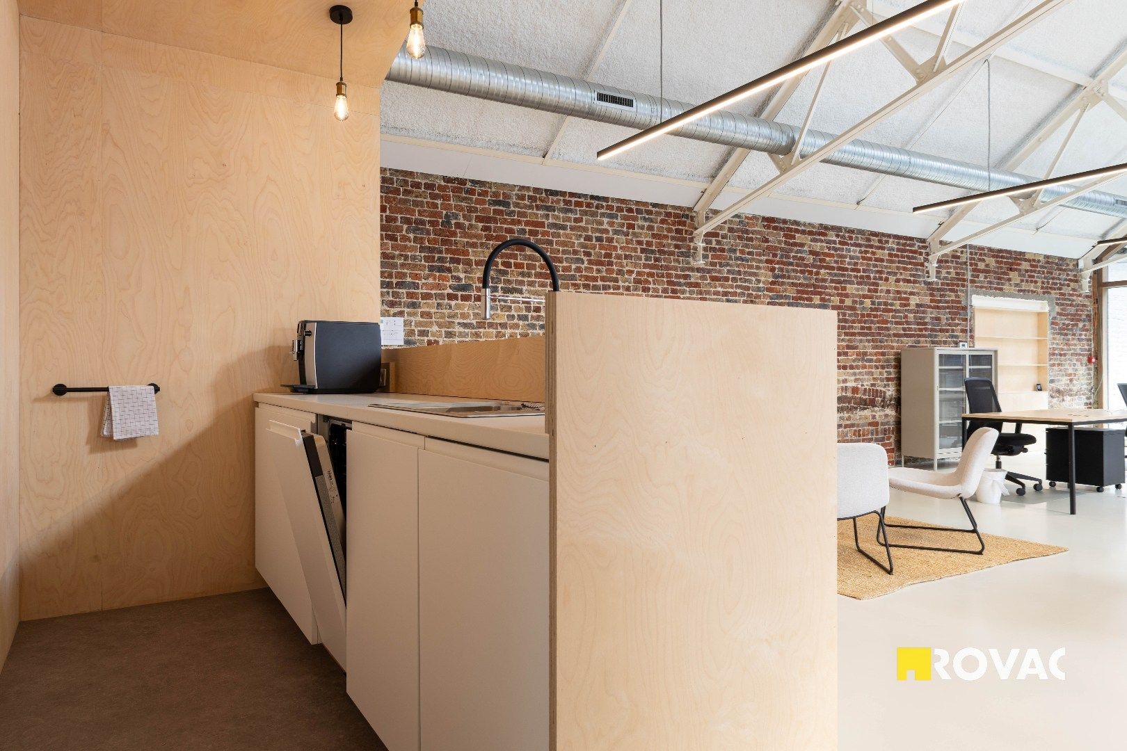 Stijlvolle en instapklare kantoorruimte met binnentuin in centrum Izegem! foto 5