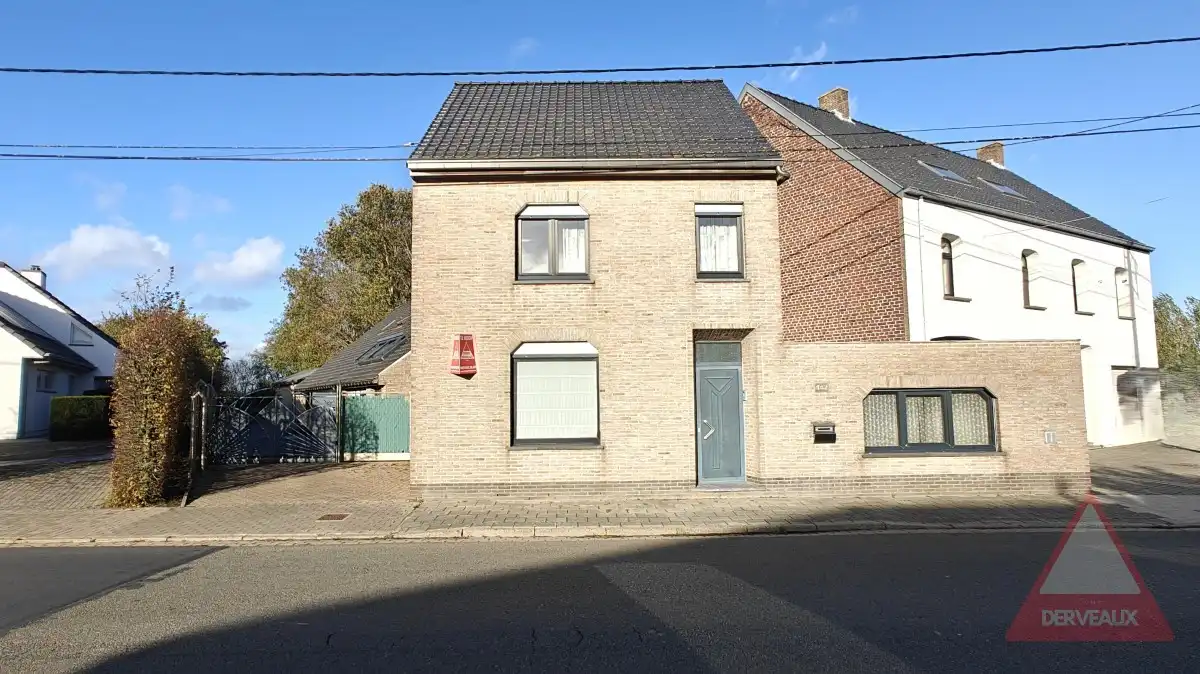 Hooglede – Open woning met loods, dubbele garage en lift op centrale ligging foto {{pictureIndex}}
