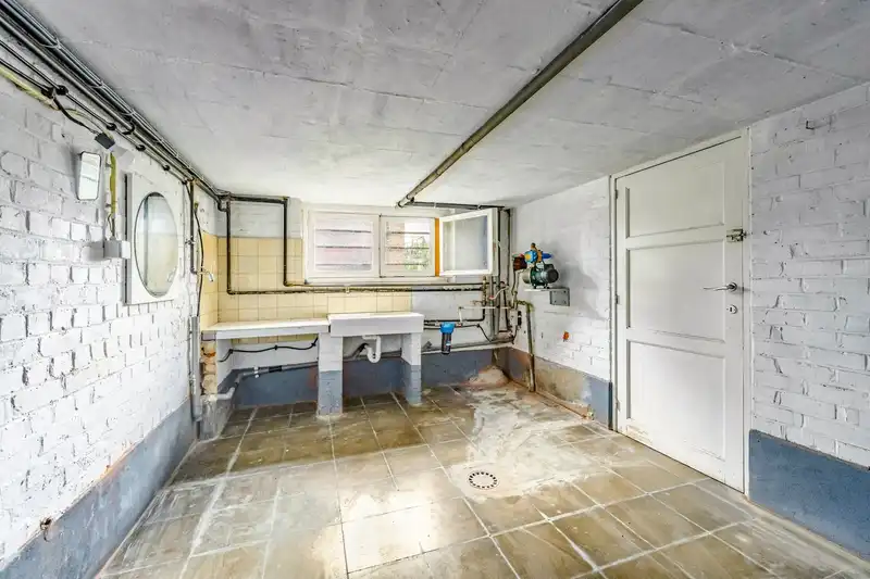 Roeselare. Ruime gezinswoning met 4-5 slaapkamers met extra ruimte voor praktijk / kantoor / hobby&nbsp; aan de stadsrand. foto 17