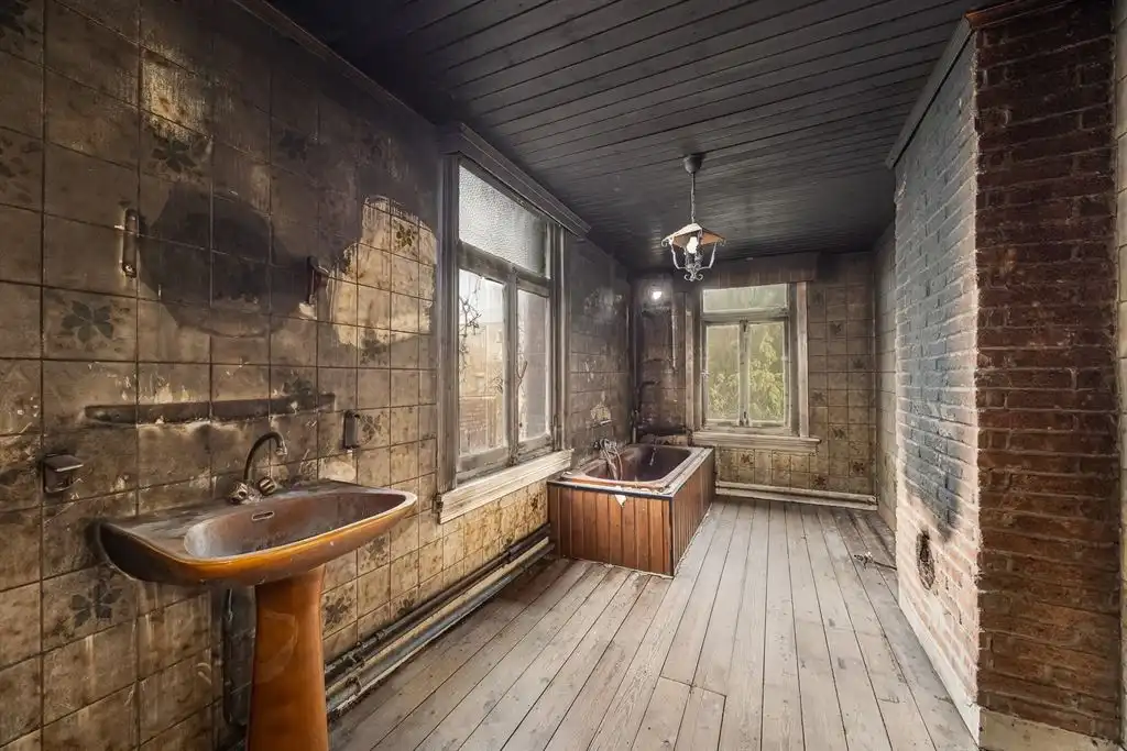 Verrassend ruime te renoveren woning met zonnige tuin foto 20