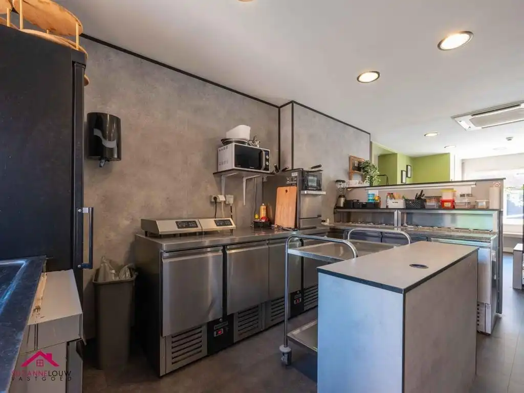 Instapklare woning met handelsruimte in gesloten bebouwing foto 13