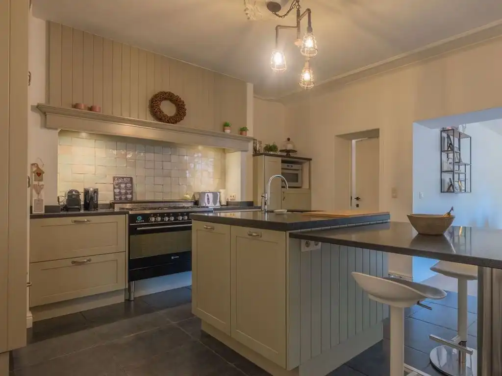 Stijlvol ingerichte woning met handelsruimte in gesloten bebouwing foto 13
