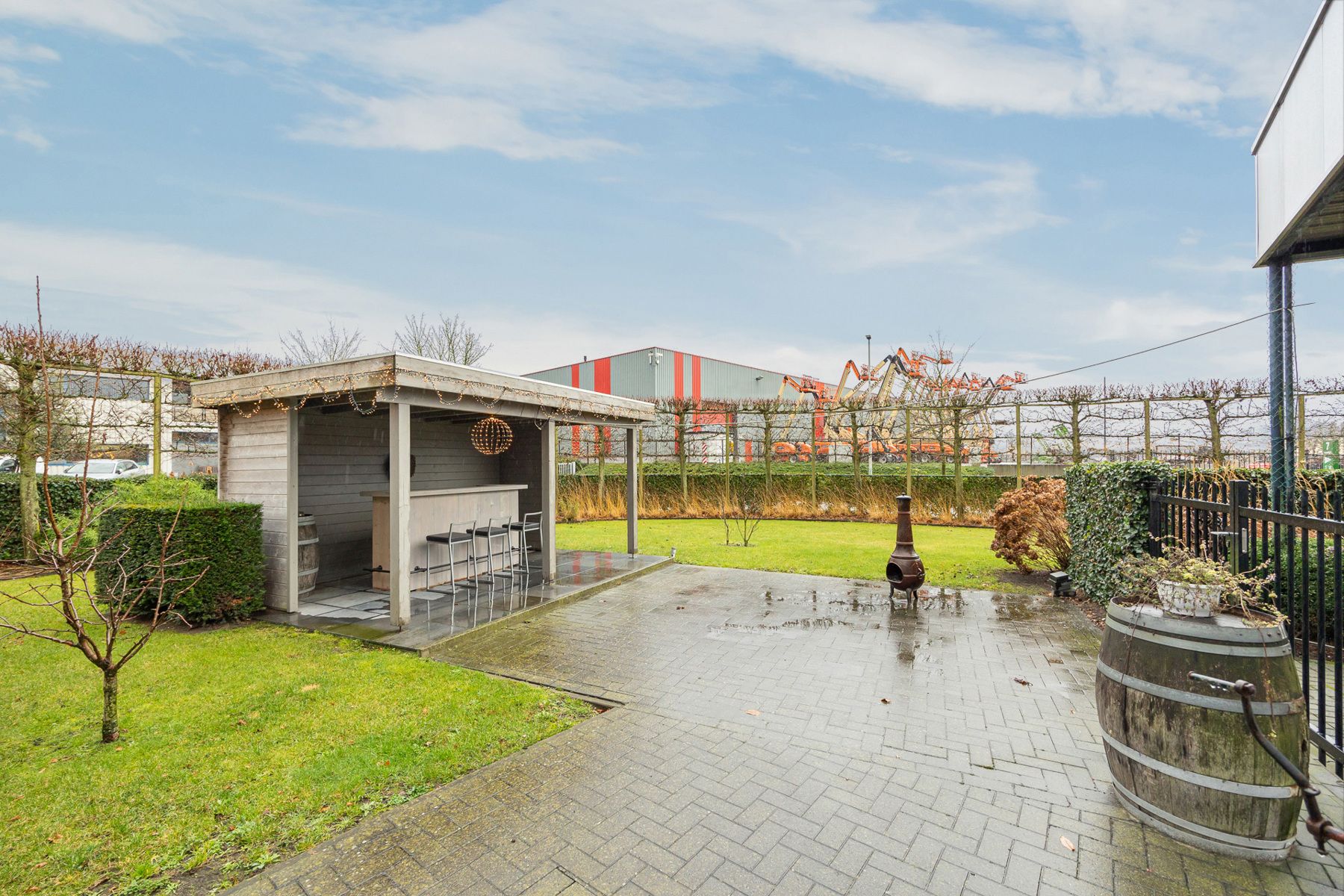 Industrieel pand met magazijn, appartement en lounge in tuin foto 52