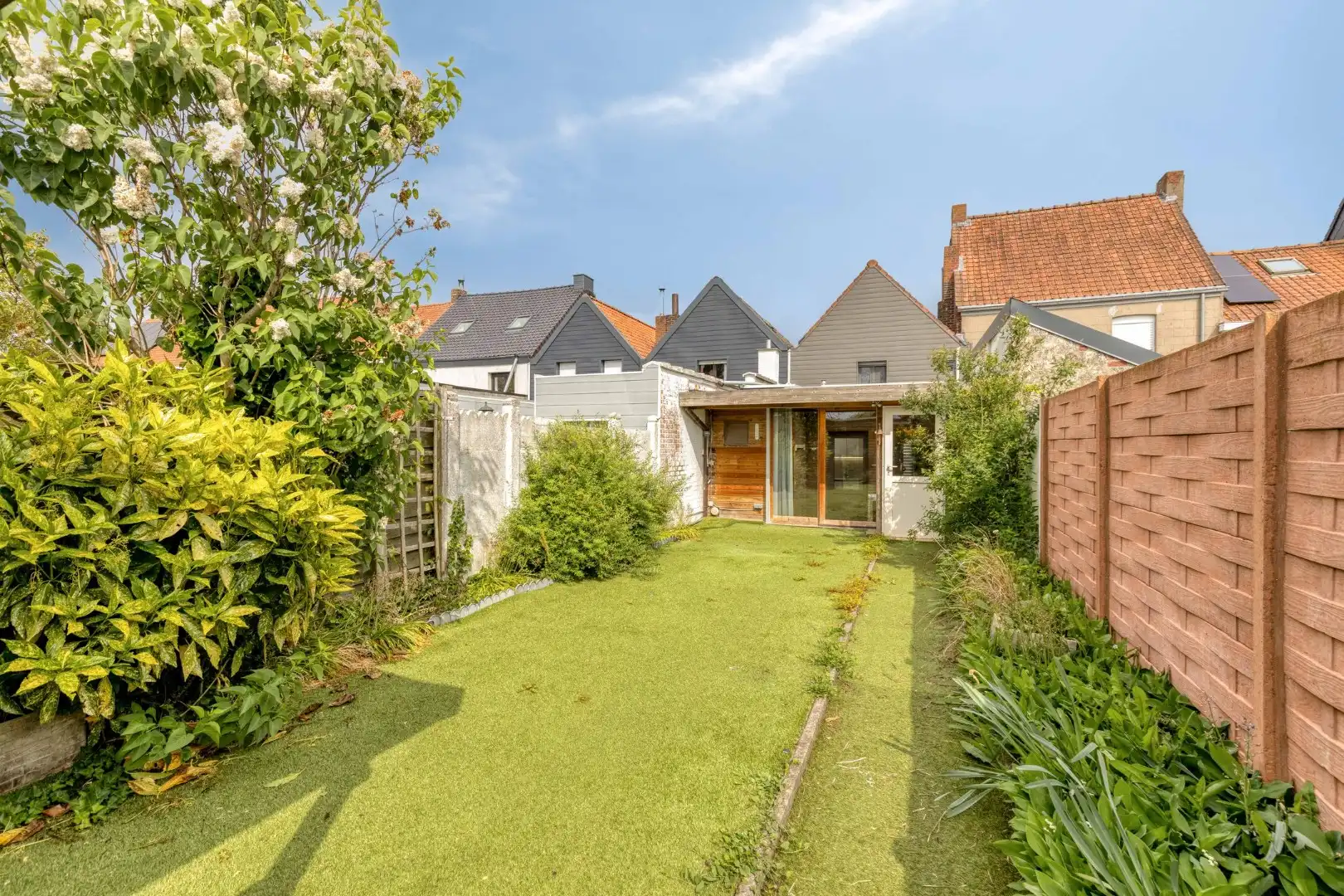 Gezellige rijwoning met grote garage, westgerichte tuin en unieke ligging in Lauwe! foto 18