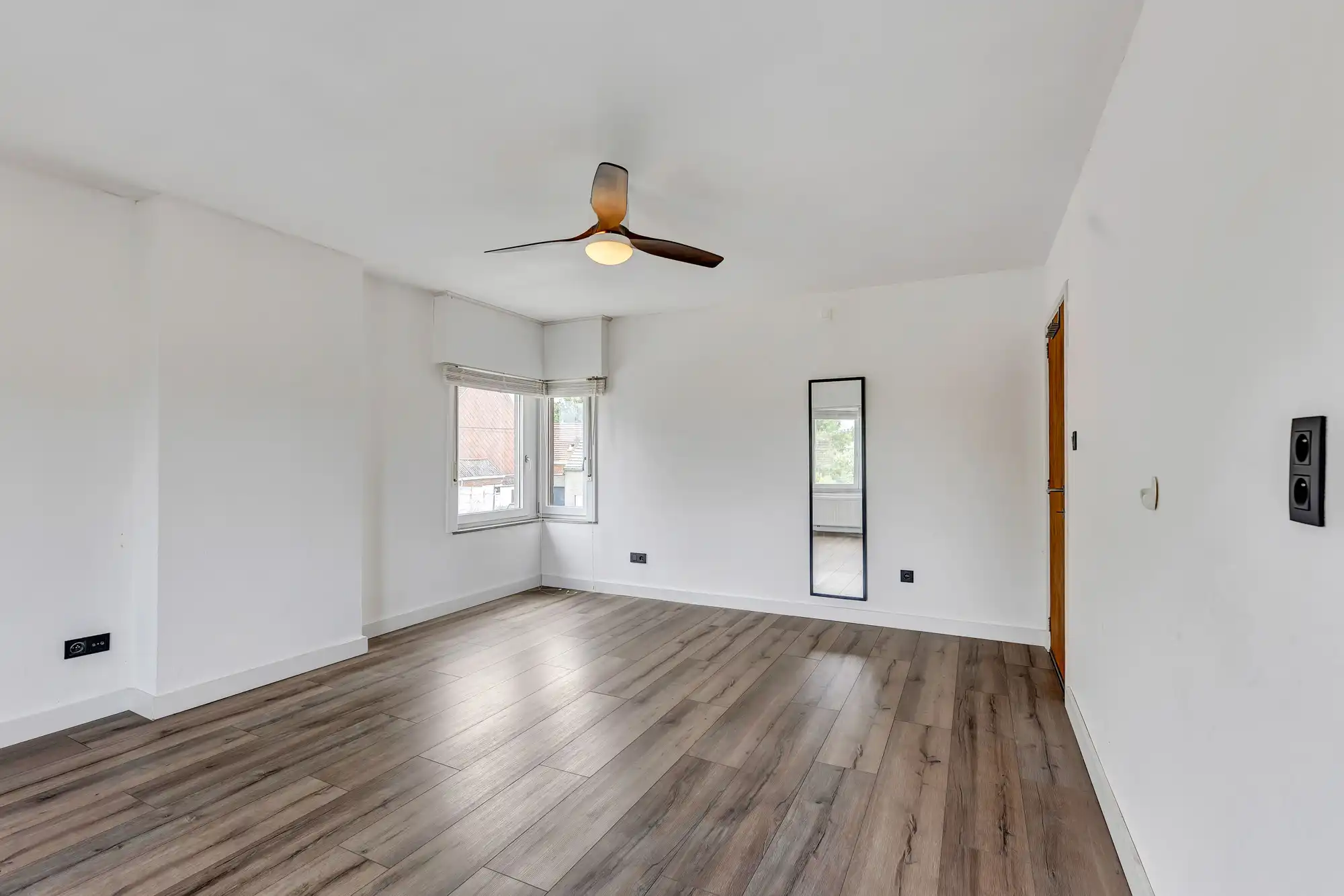 Goed onderhouden woning met garage en tuin foto 20