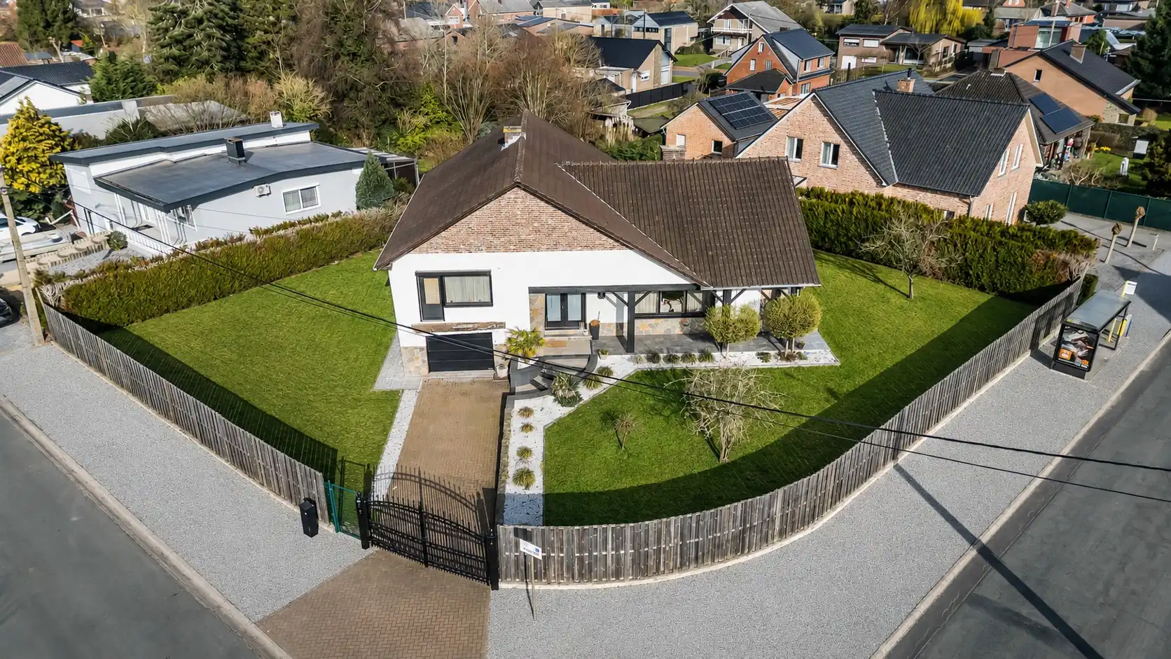 SFEERVOLLE KARAKTERWONING TE MAASMECHELEN MET 4 SLAAPKAMERS foto {{pictureIndex}}