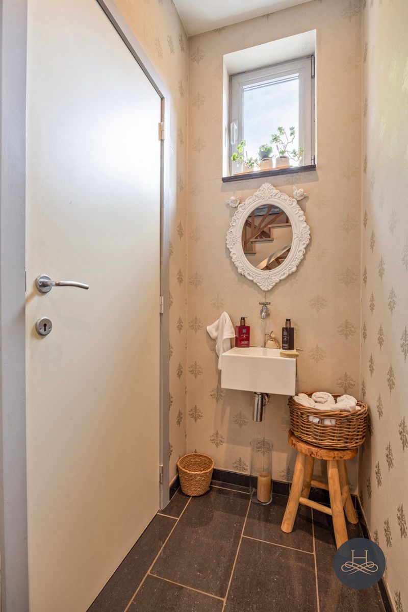 Ruime gezinswoning met zwembad in groene, rustige omgeving foto 34