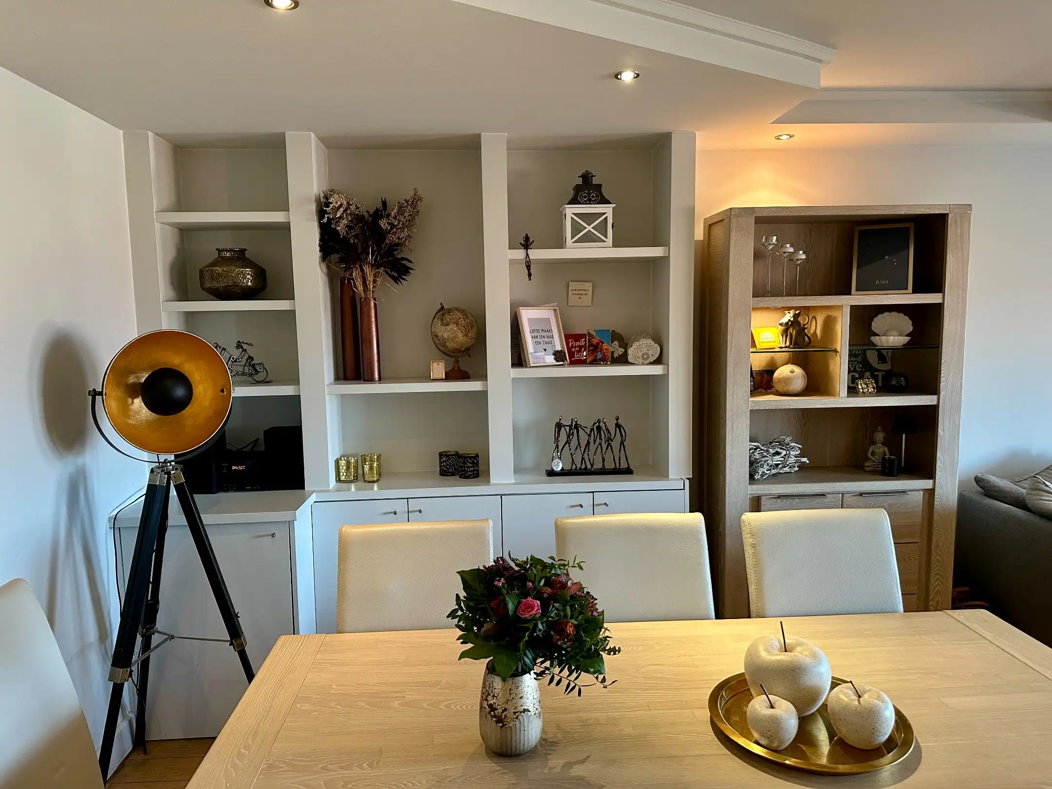 Tweeslaapkamerappartement nabij Genk centrum met groot terras en garagebox foto 4