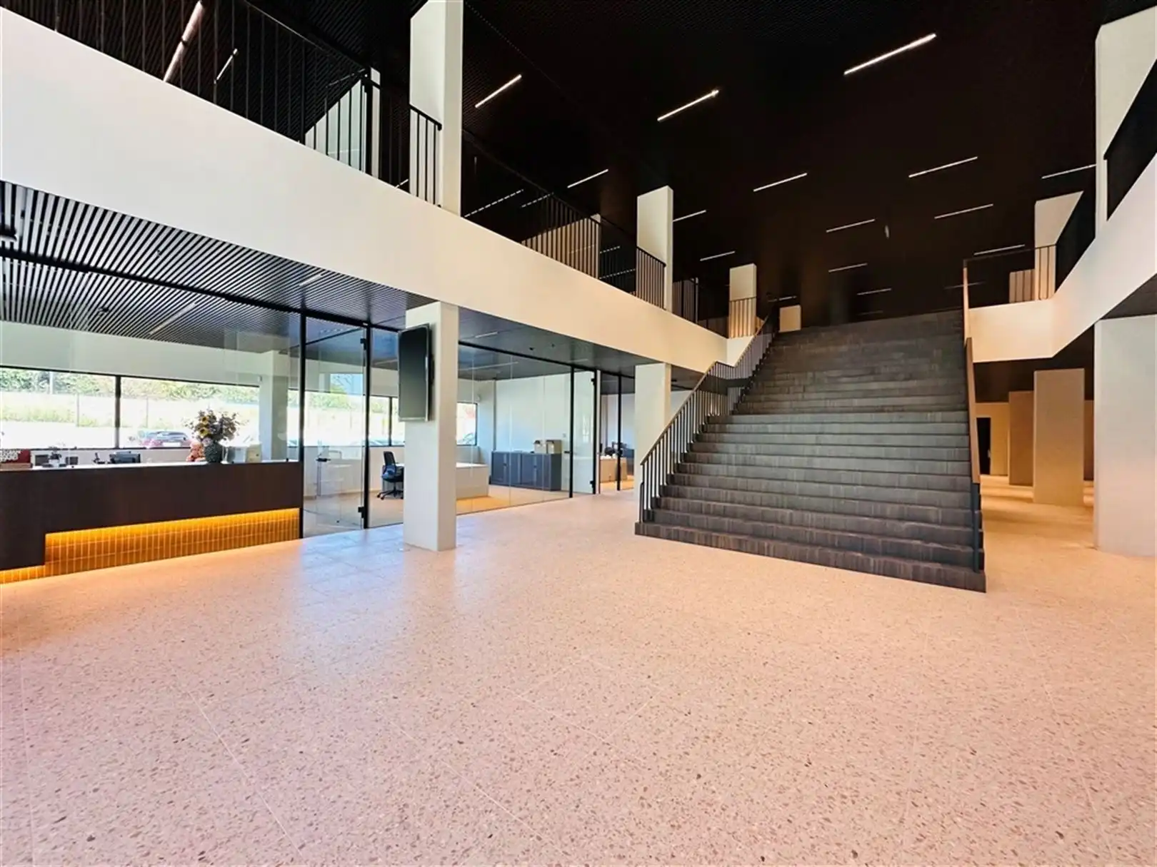 High-end nieuwbouwkantoor/showroom langsheen E17 foto 5
