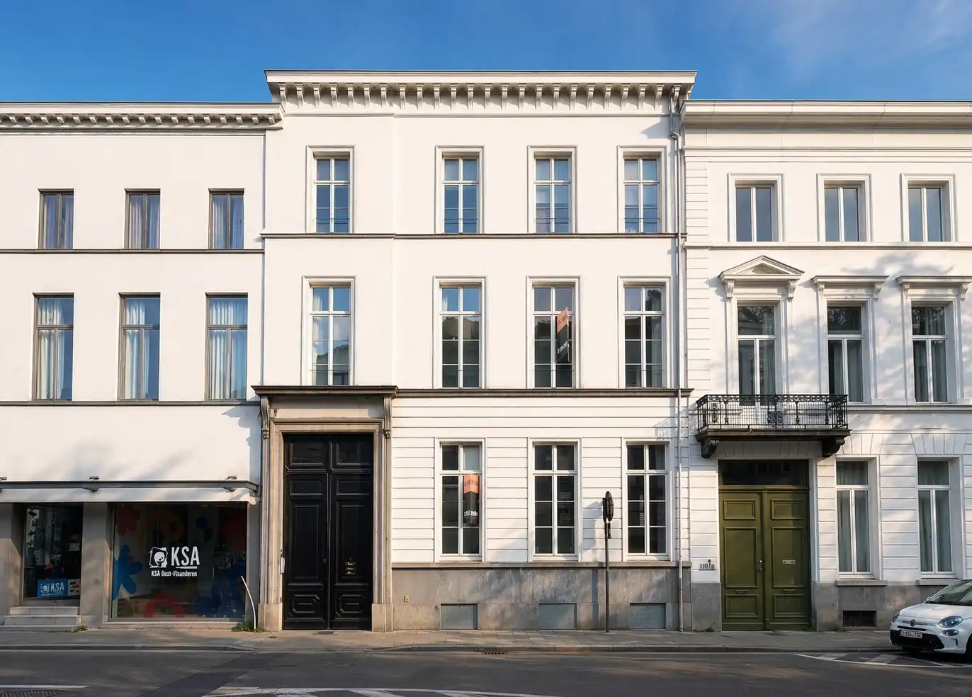 Exceptioneel en luxueus gerenoveerd 19e eeuws appartement midden in de binnenstad. foto {{pictureIndex}}