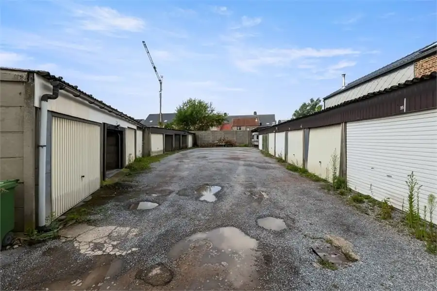 2 TE RENOVEREN WONINGEN+ 16 GARAGES OP EEN PERCEEL VAN 9A87 foto 34