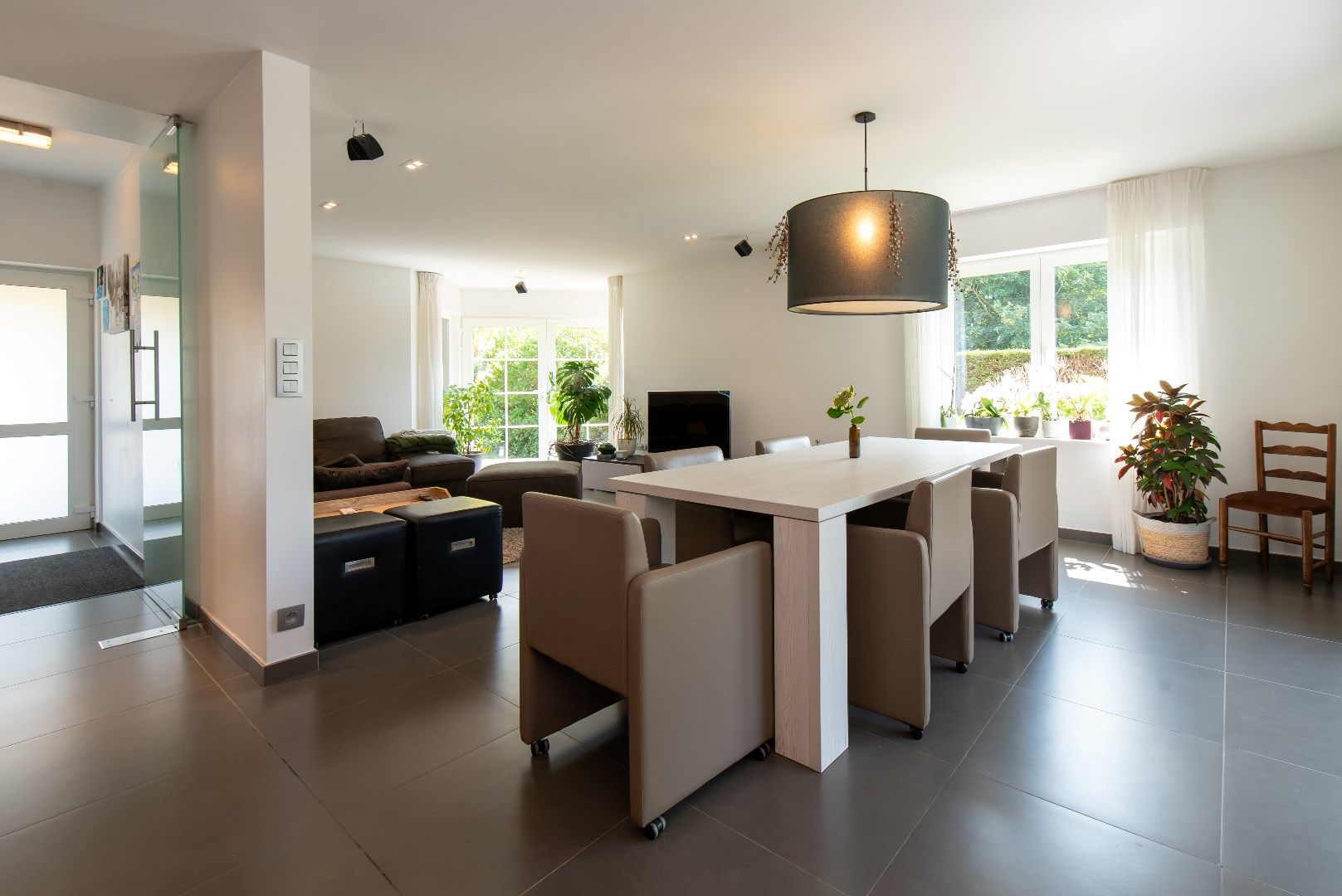 Gerenoveerde villa met 5 slpk's foto 3