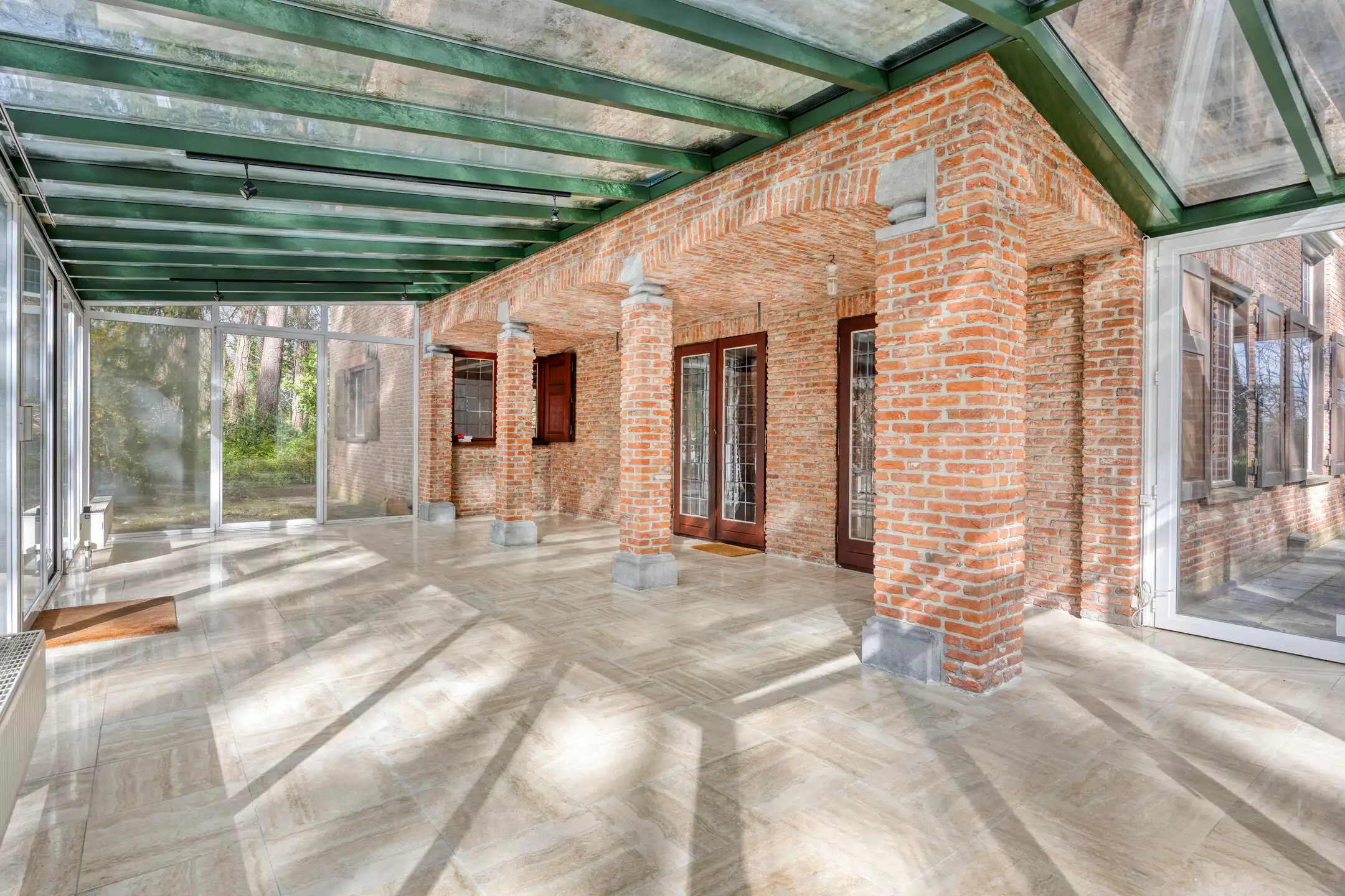 Uniek groen gelegen landhuis met eventuele praktijkruimte foto 6