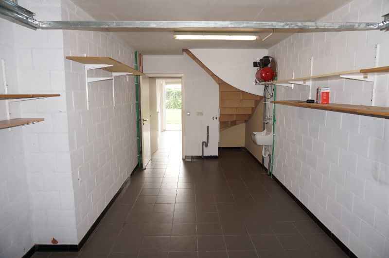 Zuidgerichte 3 slaapkamerwoning met inpandige garage. foto 8