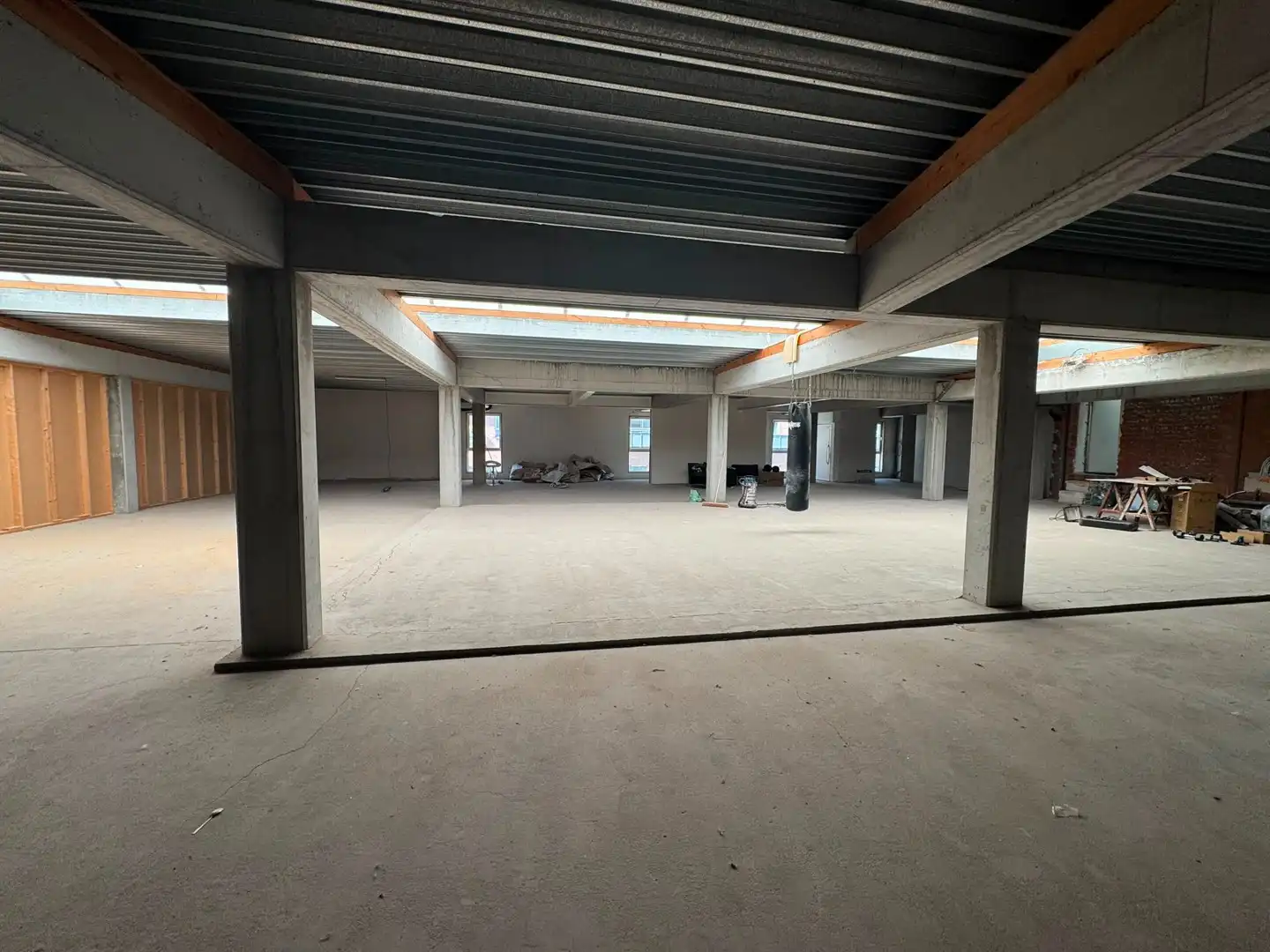 Ruim handelspand van 525 m² in het commerciële hart van Berchem foto 4