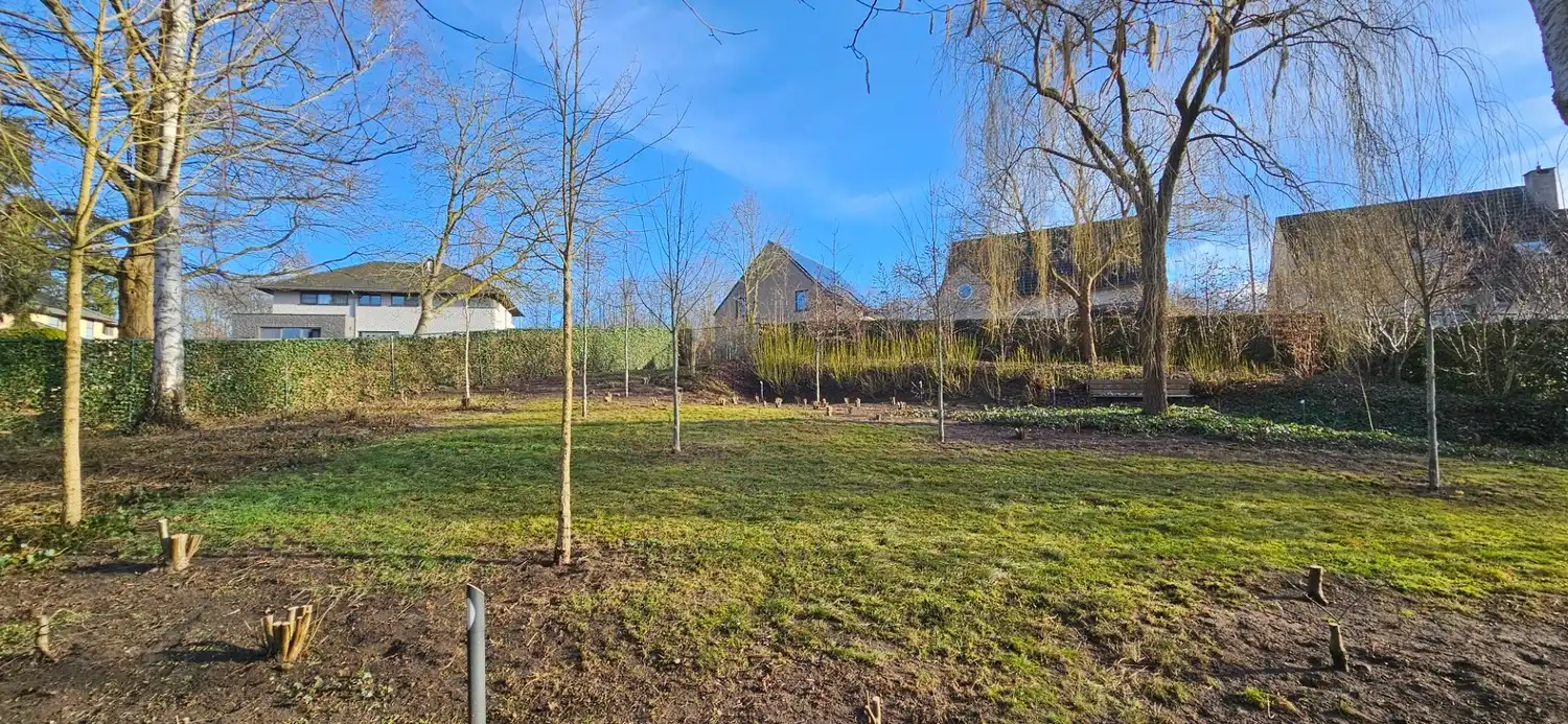 Prachtig gelegen bouwgrond voor halfopen bebouwing foto {{pictureIndex}}