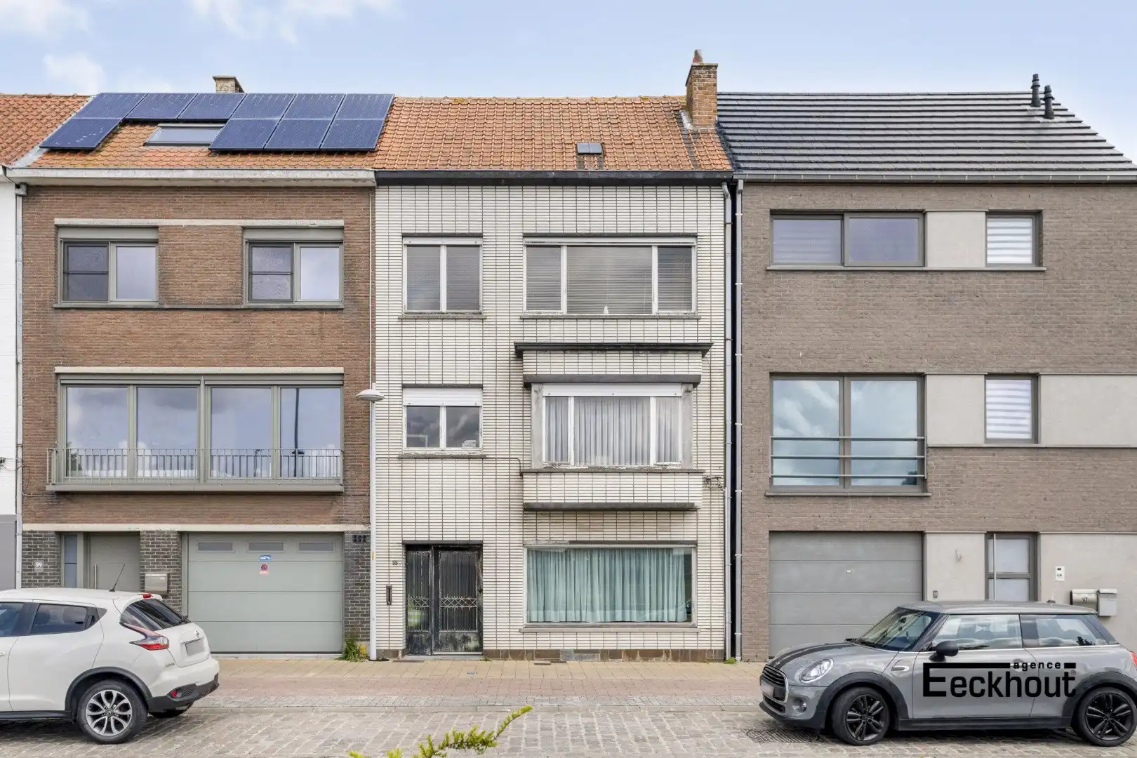 Ruime te renoveren woning met achterliggende atelier/garage en open zicht op kanaal Oostende - Brugge foto 3