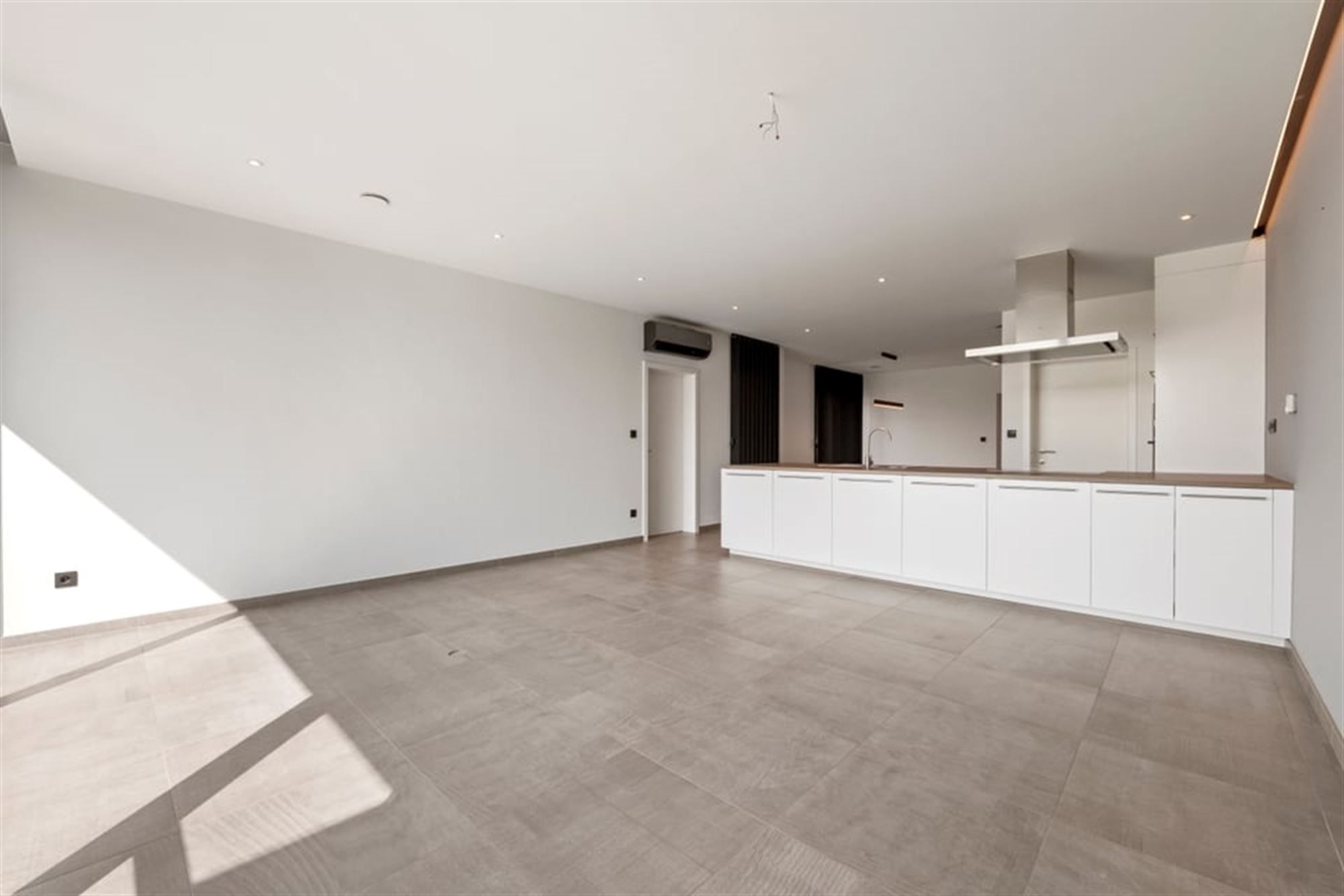 KNAPPE VOLLEDIG GERENOVEERDE WONING MET RUIME GARAGE IN SINT-TRUIDEN  foto 15