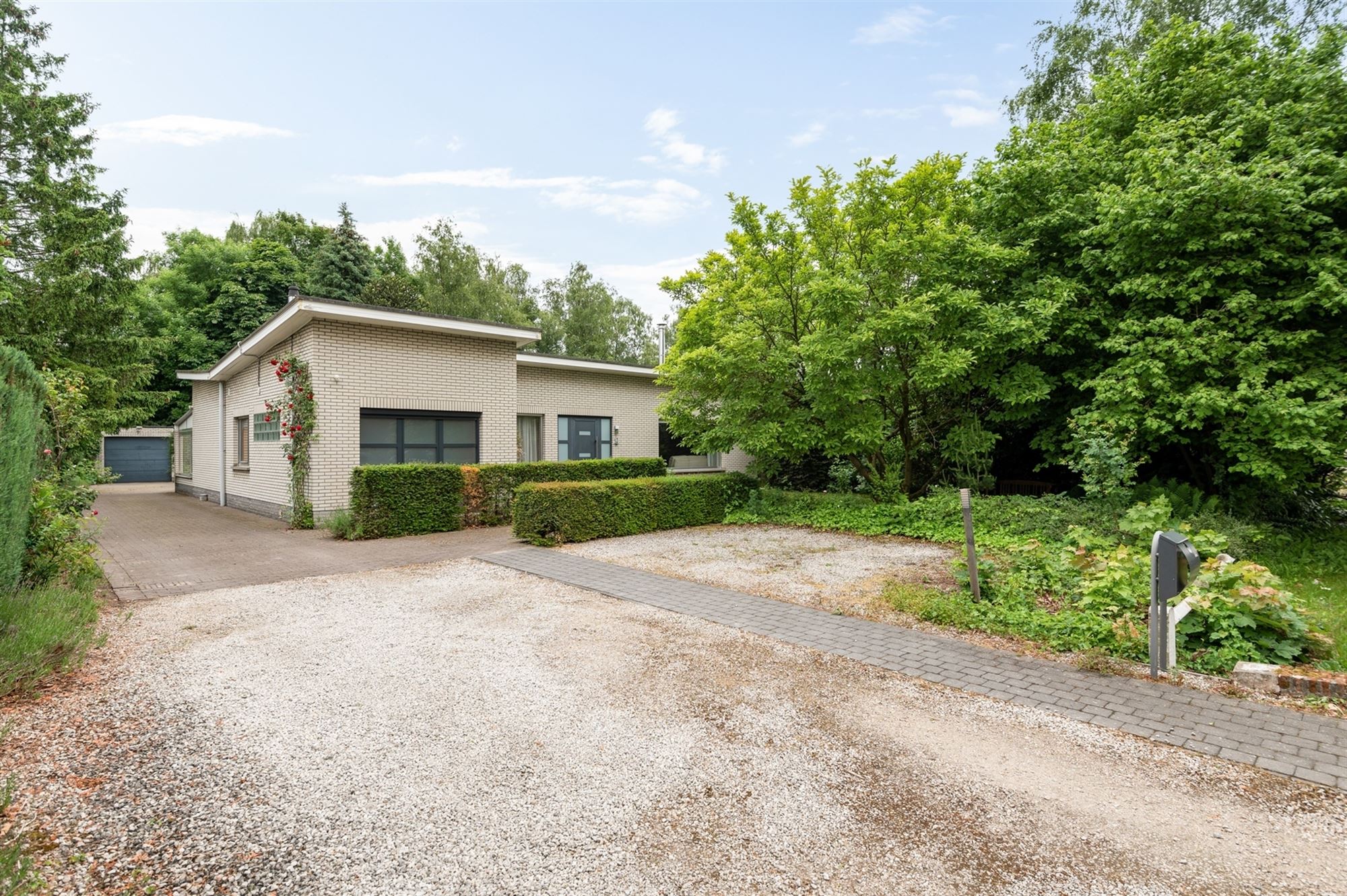 Hoofdfoto van de publicatie: Laagbouwwoning op een uitstekende locatie te Bonheiden