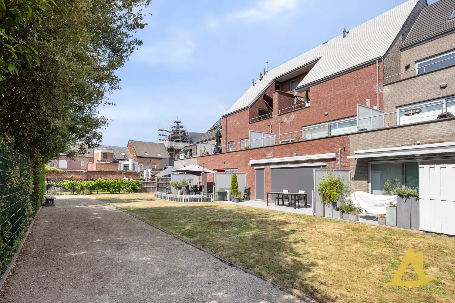 ENERGIEZUINIG APPARTEMENT MET AUTOSTAANPLAATS TE DIEST! foto 3