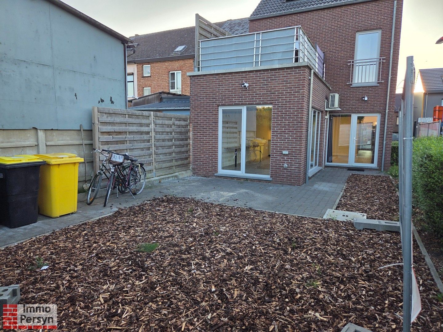 Gelijkvloers 1-slaapkamerappartement. Terras. Tuin. foto 9
