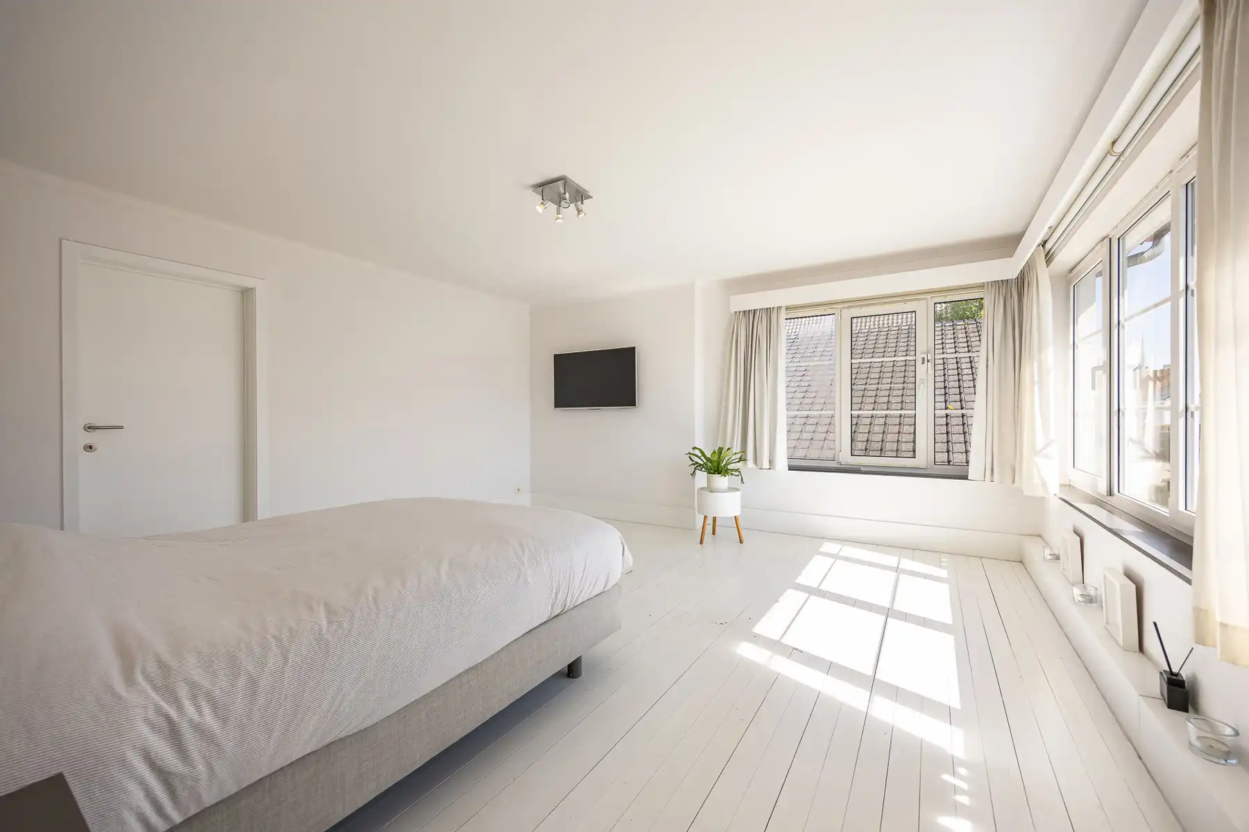 Riante, vrijstaande villa met 4 slaapkamers, zwembad en bijgebouw op een perceel van 2.680m². foto 15