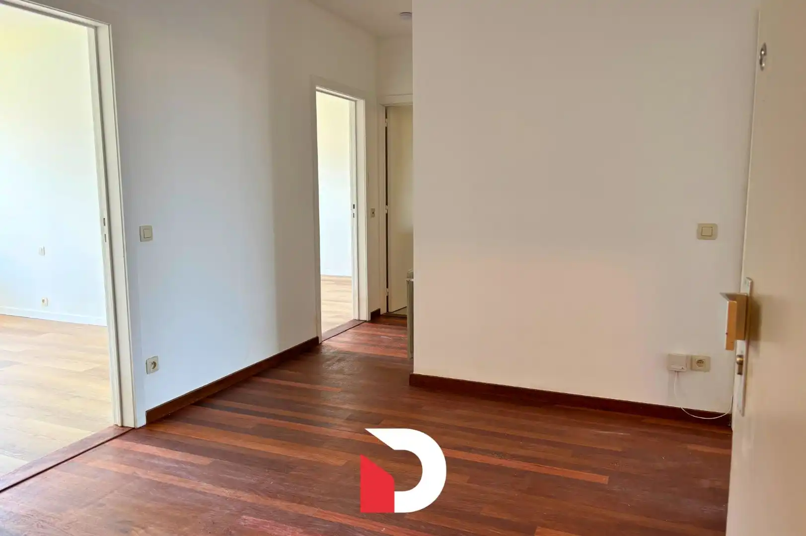 Ruim en lichtrijk appartement met 3 slaapkamers, recent opgefrist en instapklaar foto 5