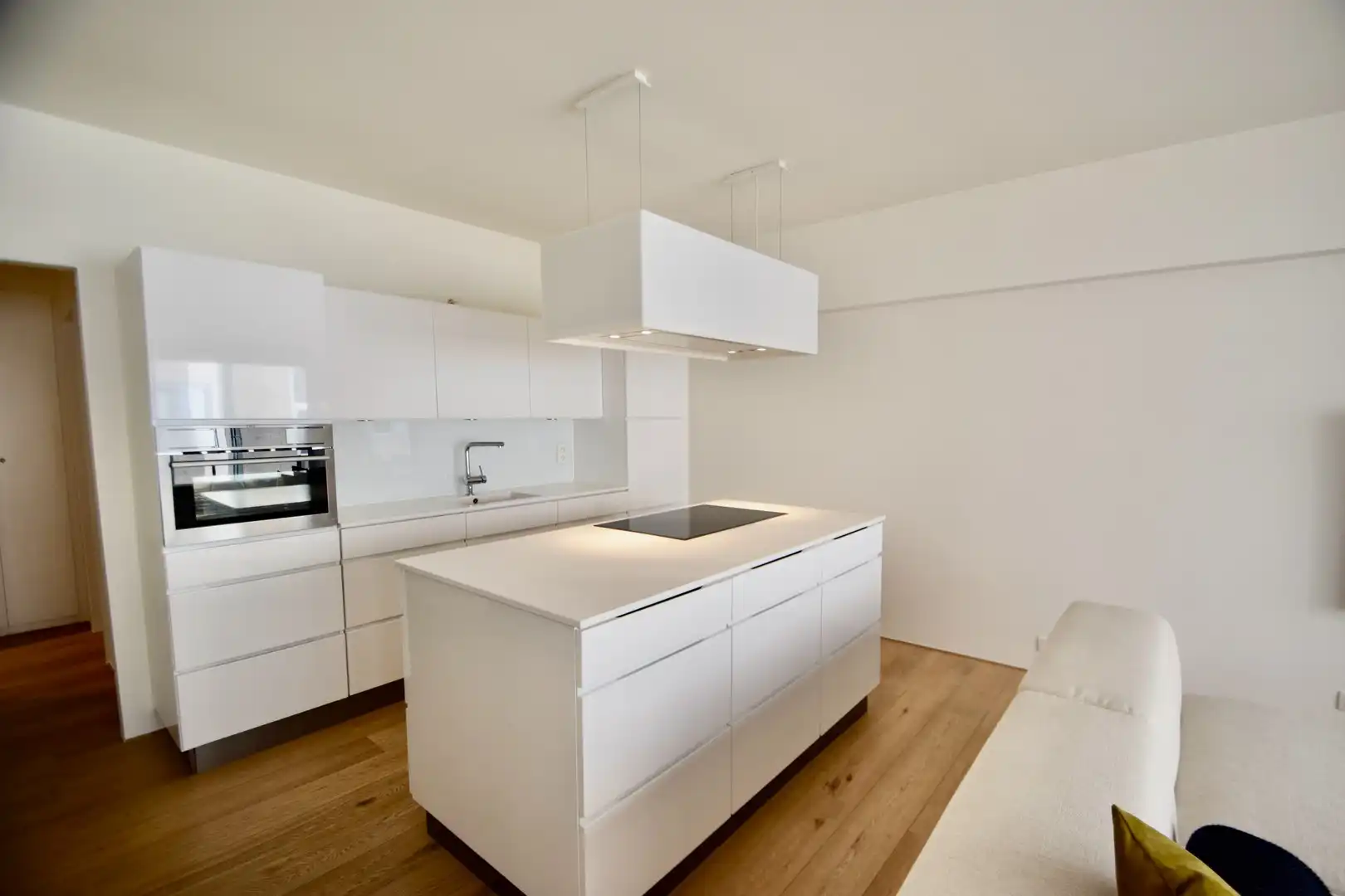 Hedendaags appartement genietend van zijdelings zeezicht, vlakbij de zee. foto 6