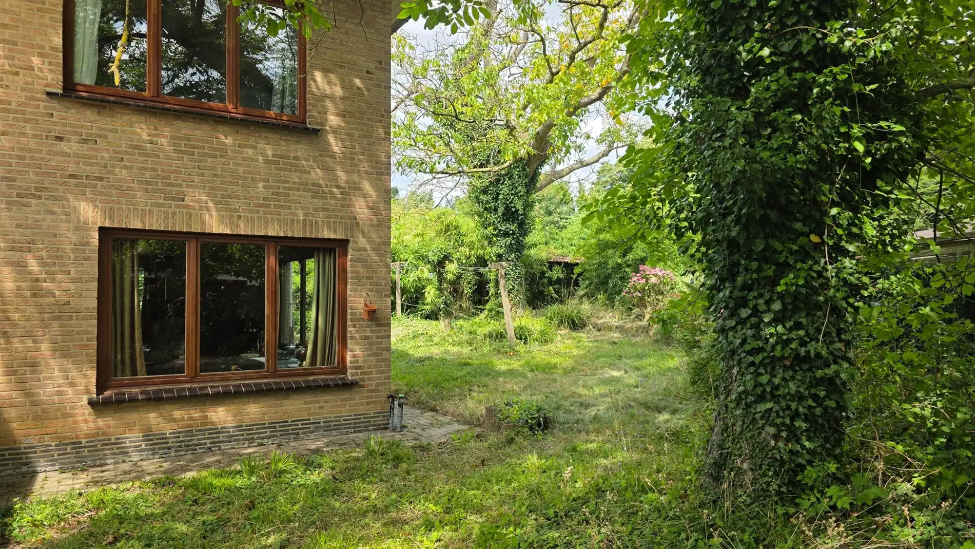 Ruime villa foto 2