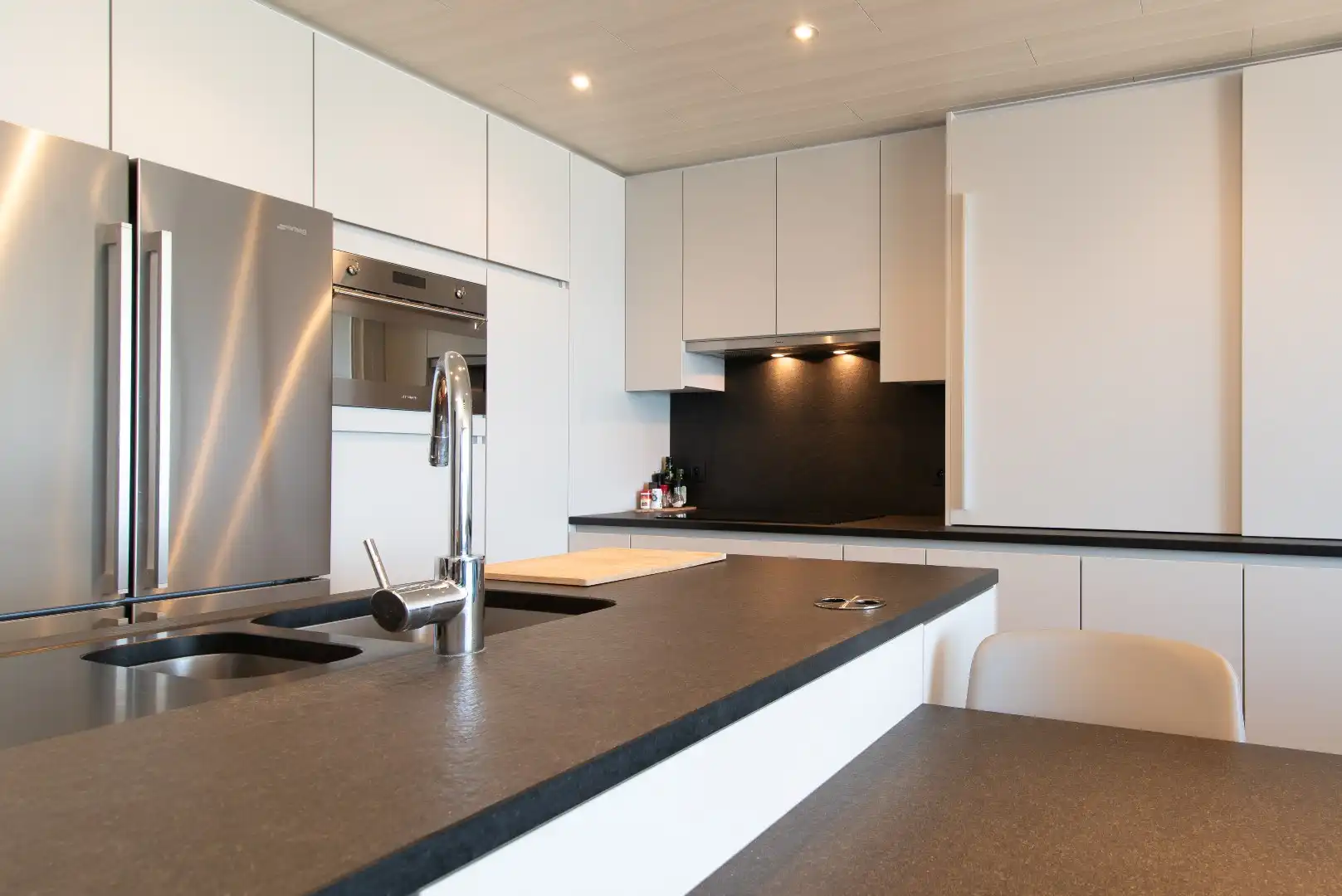 Modern 2 slaapkamer appartement met zeezicht aan de kust foto 6