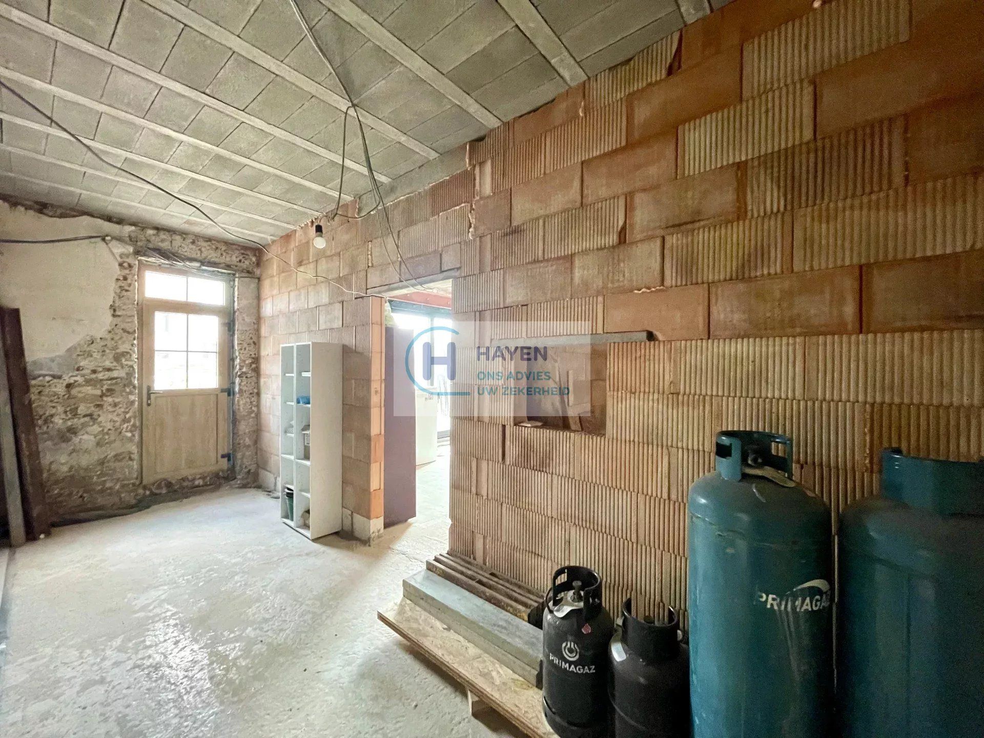 Zeer ruime woning in afwerkingsfase met veel potentieel op een groot perceel van 2.140m² foto 27