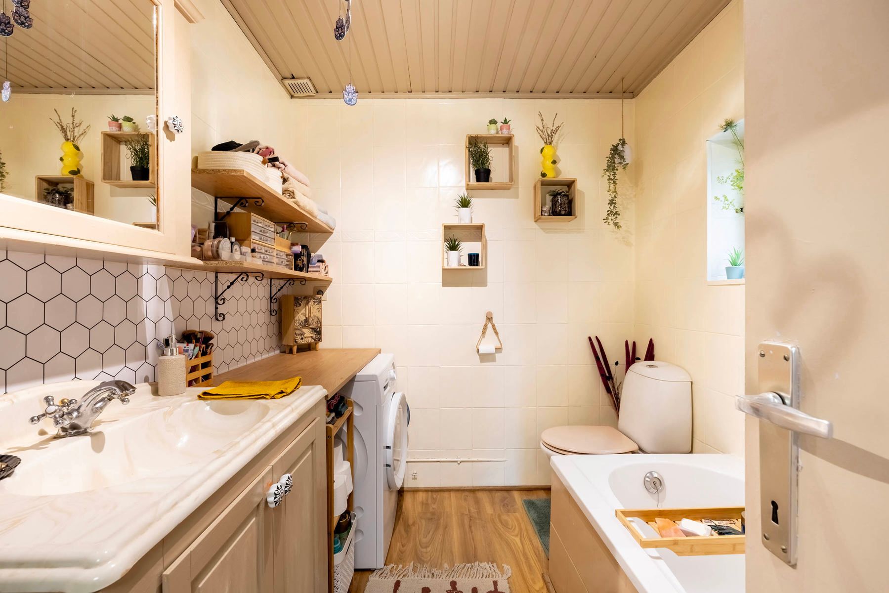 Woning met 3 slpk + bureau, kelder/zolder, tuin en servitude foto 12