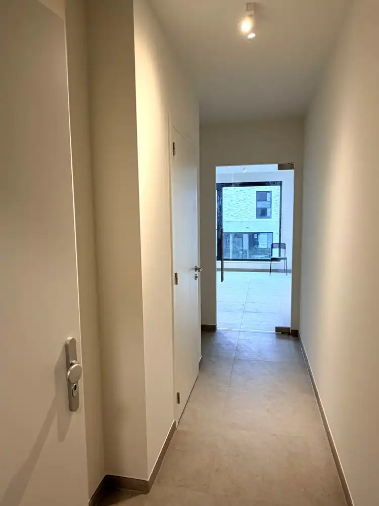 Hoogwaardig afgewerkt nieuwbouwappartement met 2 slaapkamers + kelderberging en staanplaats foto 8