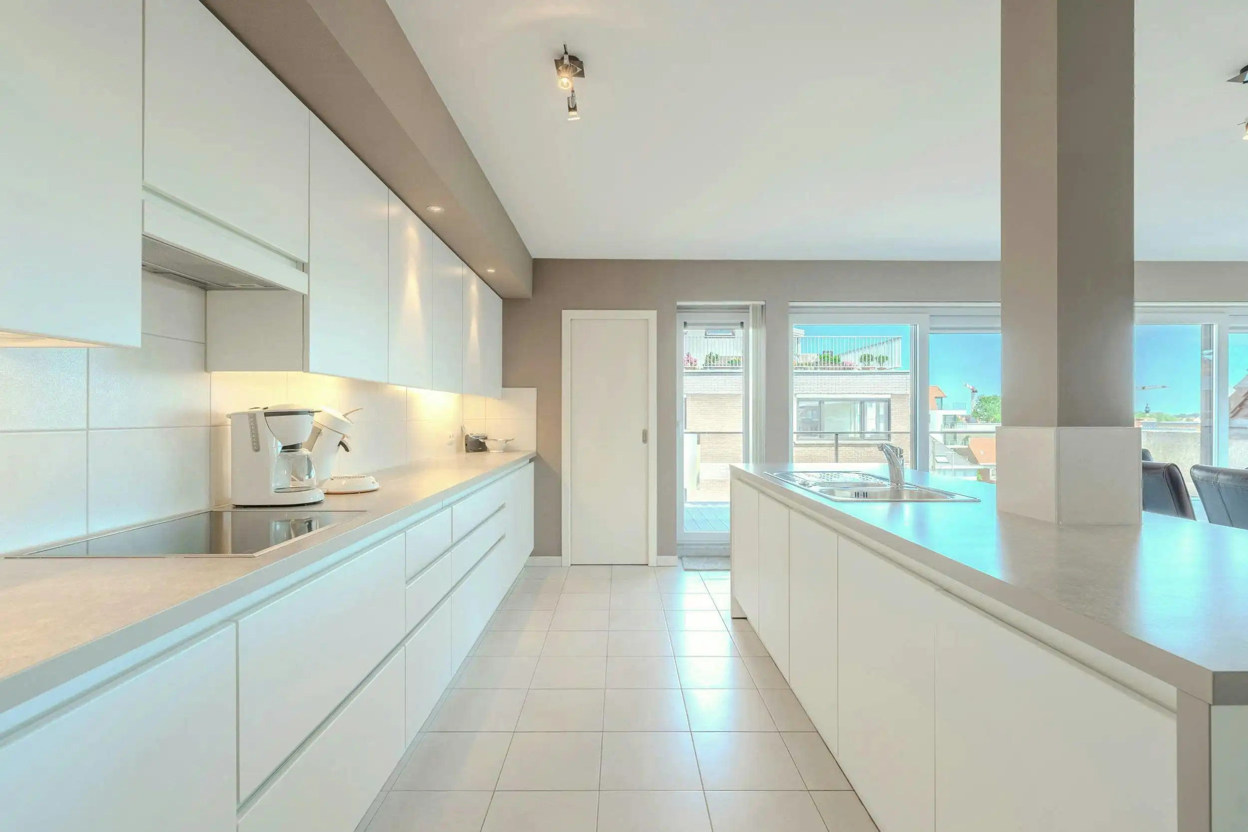 Lichtrijk hoekappartement met grote terrassen te koop op topligging! foto 9