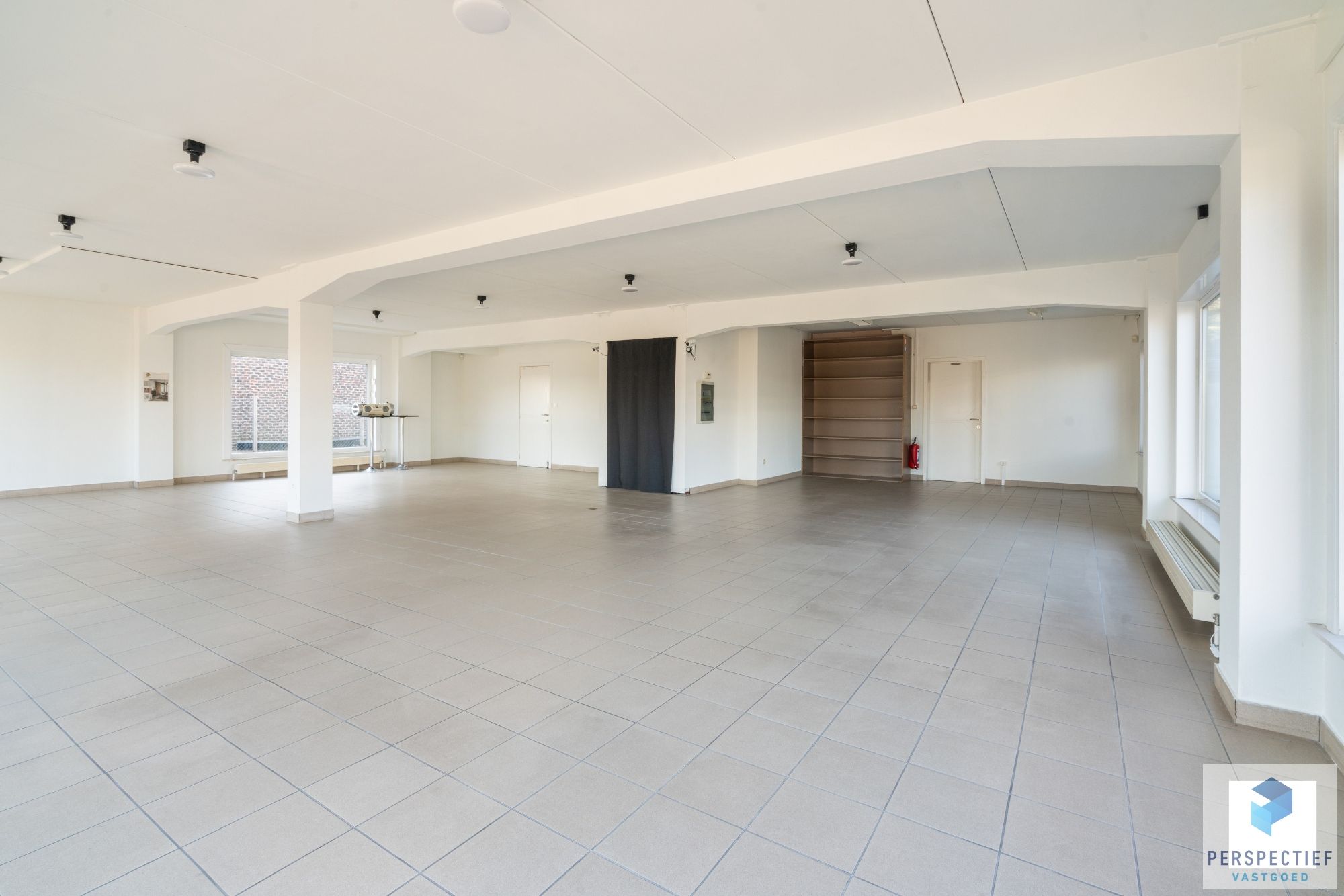 Handelspand met Winkelruimte, Magazijn en Woonst op 1.682 m² foto 15