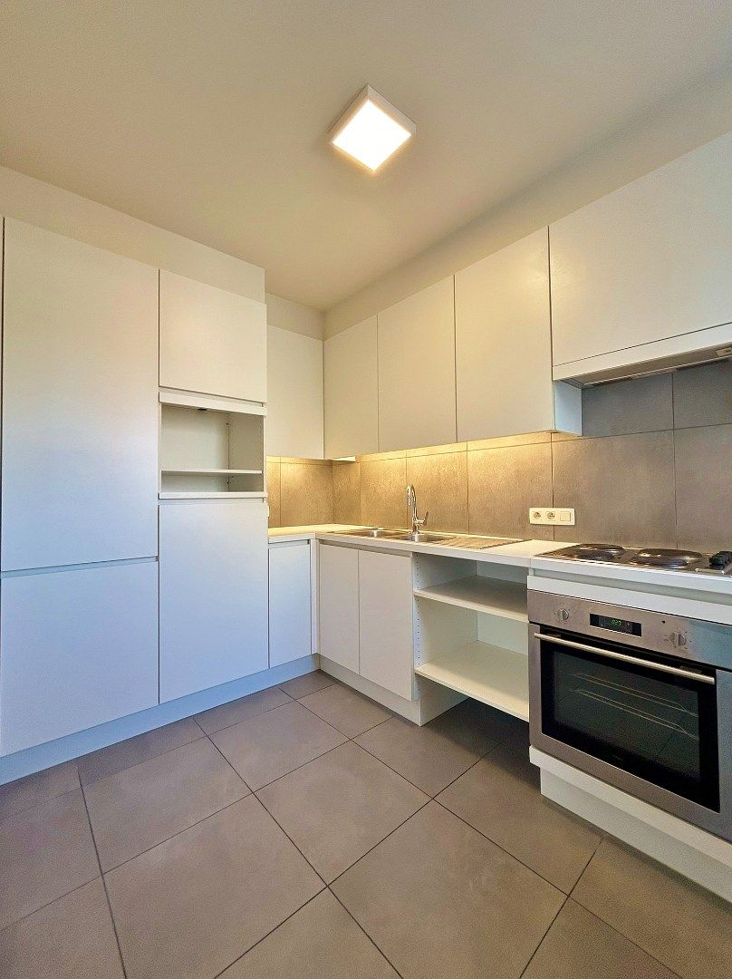 Ruim appartement met veel lichtinval, 3 slaapkamers en garage foto 5
