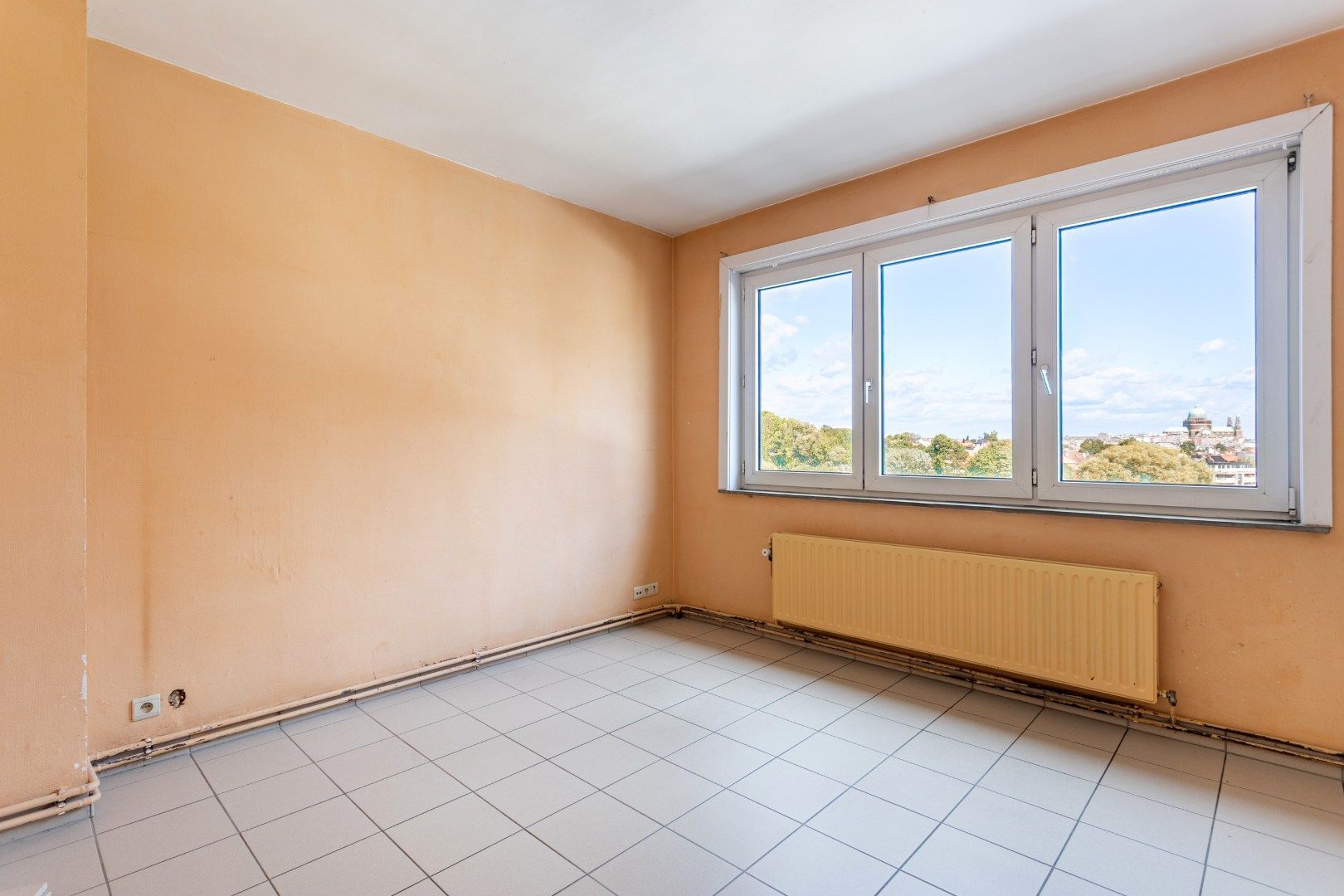 Te renoveren woning met 2 slaapkamers (4 mogelijk), bureau en aangename tuin foto 11