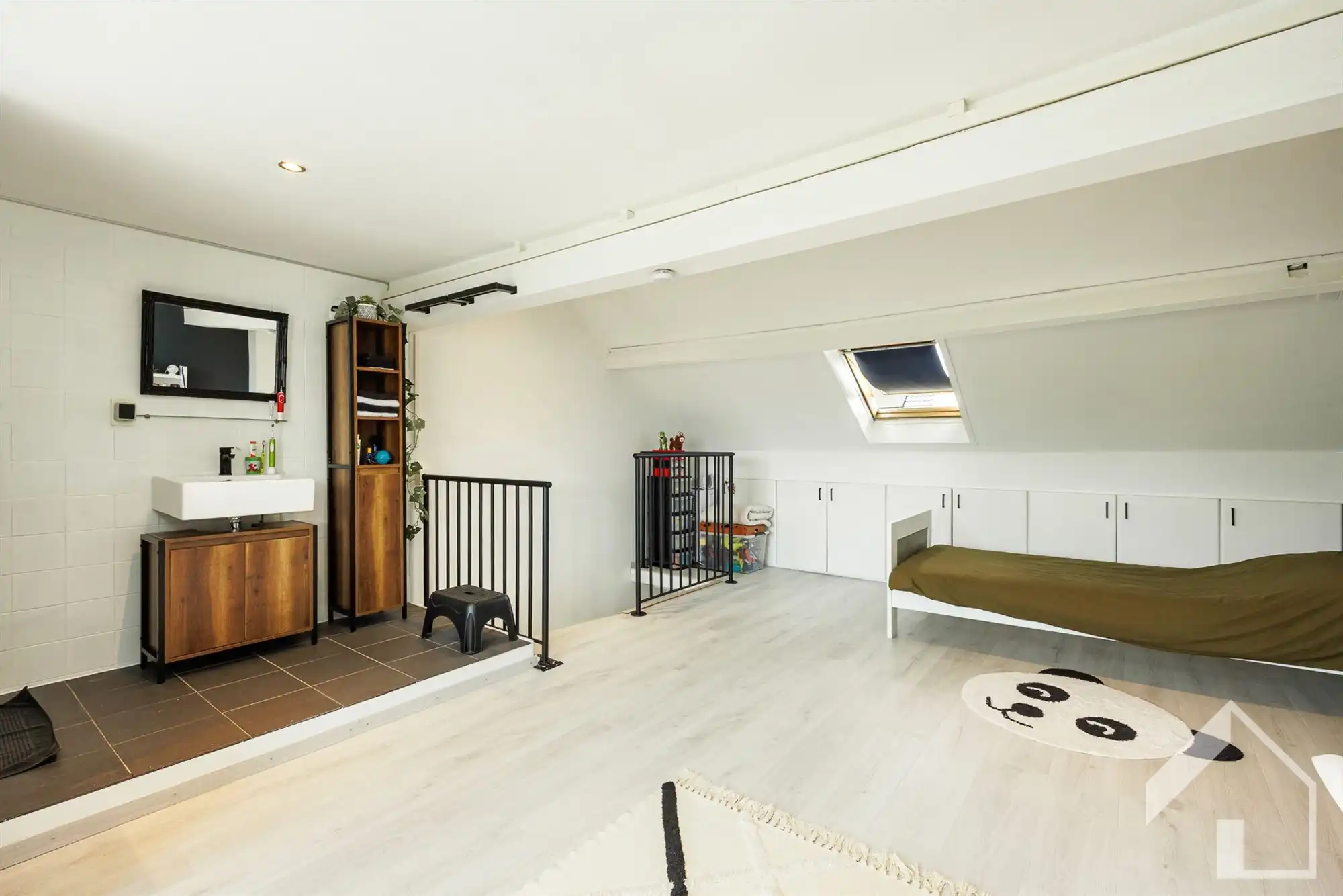 Instapklare rijwoning met gezellige tuin! foto 12