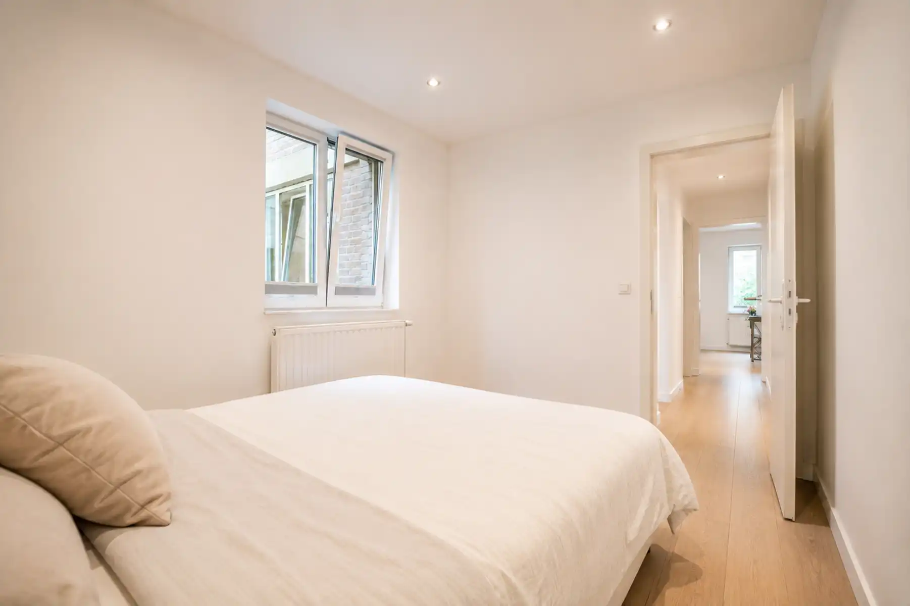 Gelijkvloers erfgoedappartement met tuin in Halle foto 14