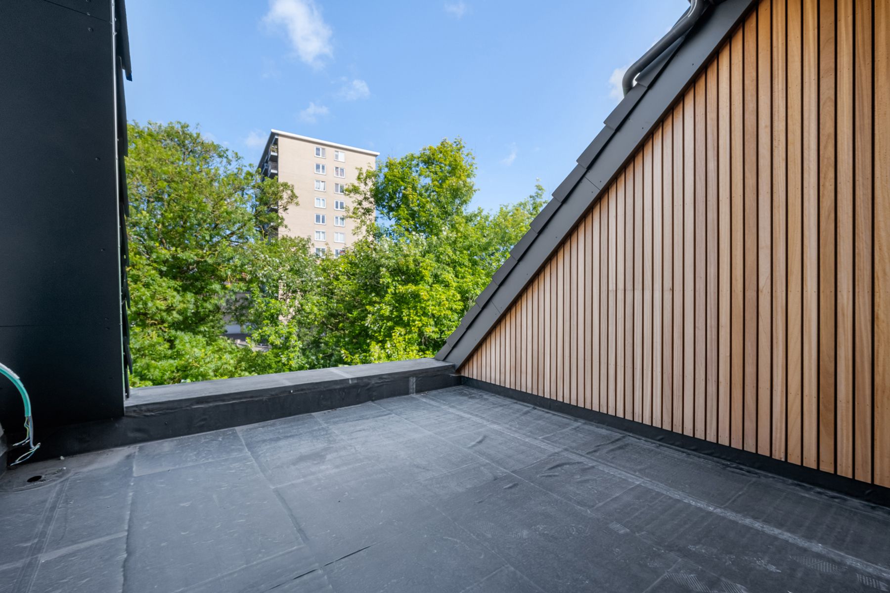 Nieuwbouw met 3 kamers, patio, terras en zicht op het water foto 11