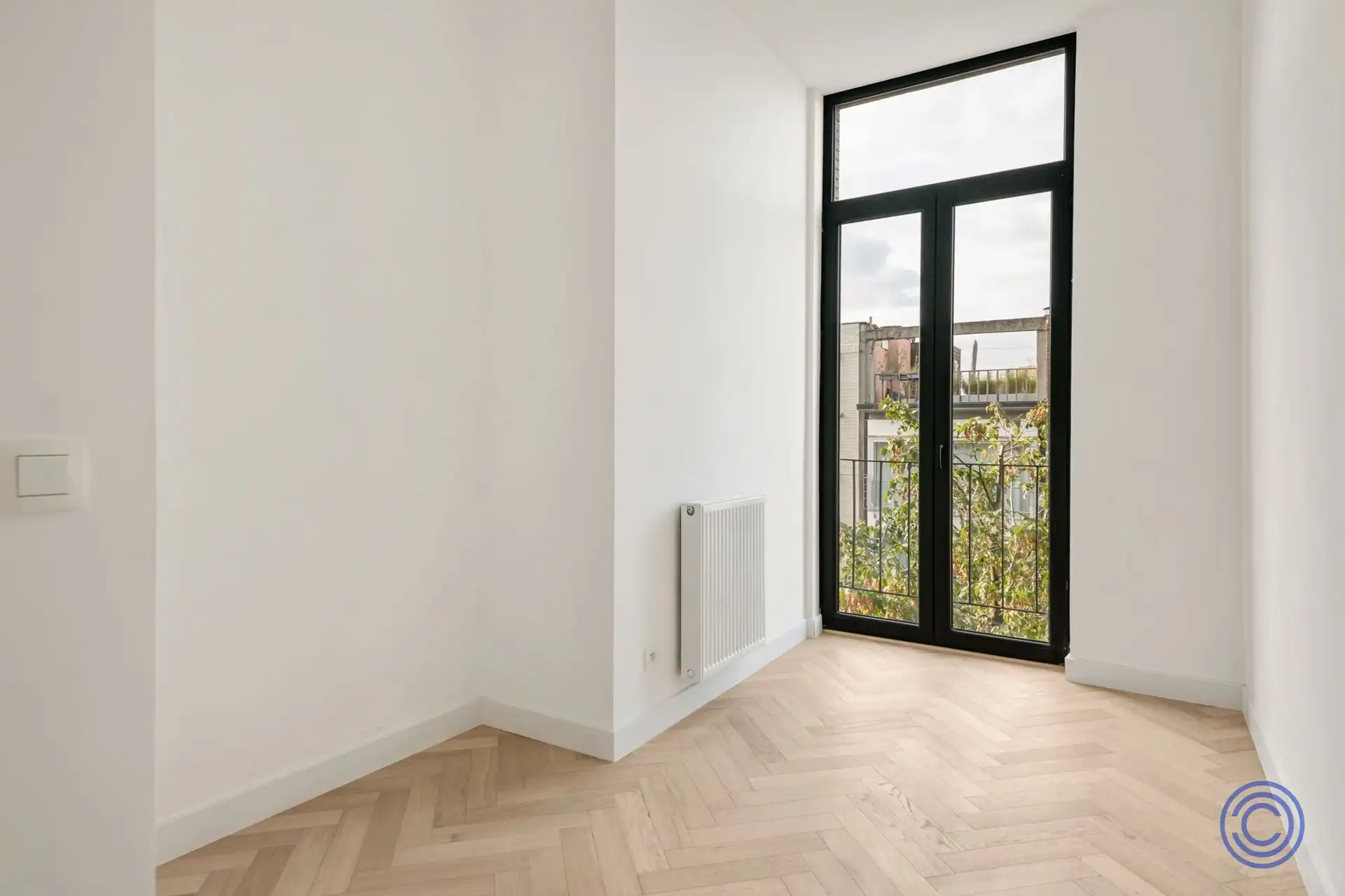 Ruime en volledig gerenoveerde duplex met 3 slaapkamers, bureau en terrassen foto 13