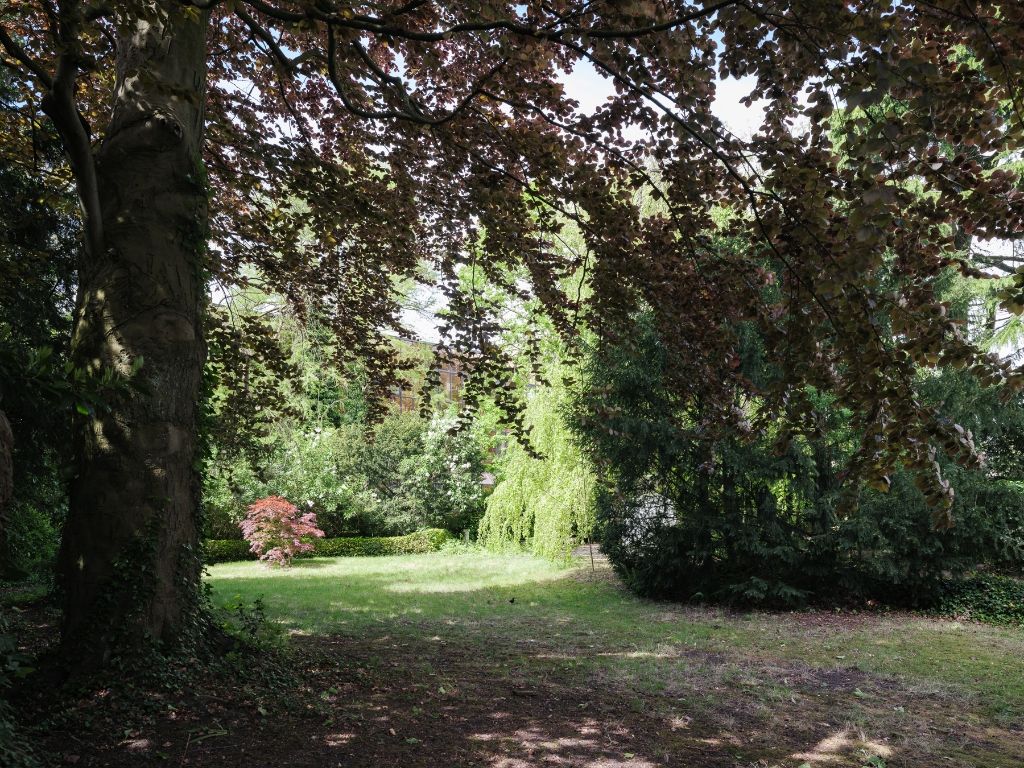 Omgeving Sint-Pieters station - Imposante half vrijstaande villa met parktuin, in nieuwe zakelijkheid naar een ontwerp van architect Geo Bontinck (1935). foto 7