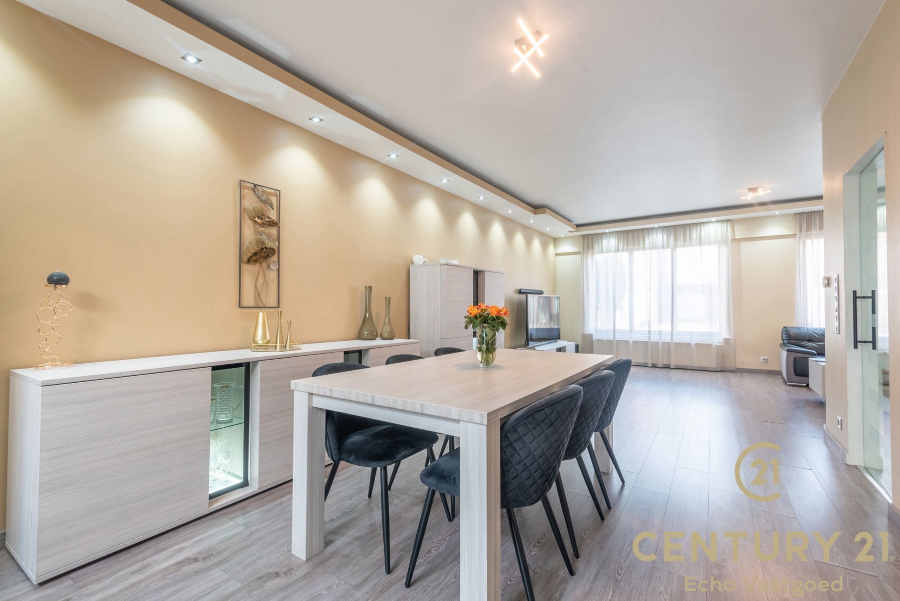 Recent gerenoveerde ruime woning met prachtige tuinlounge foto 6
