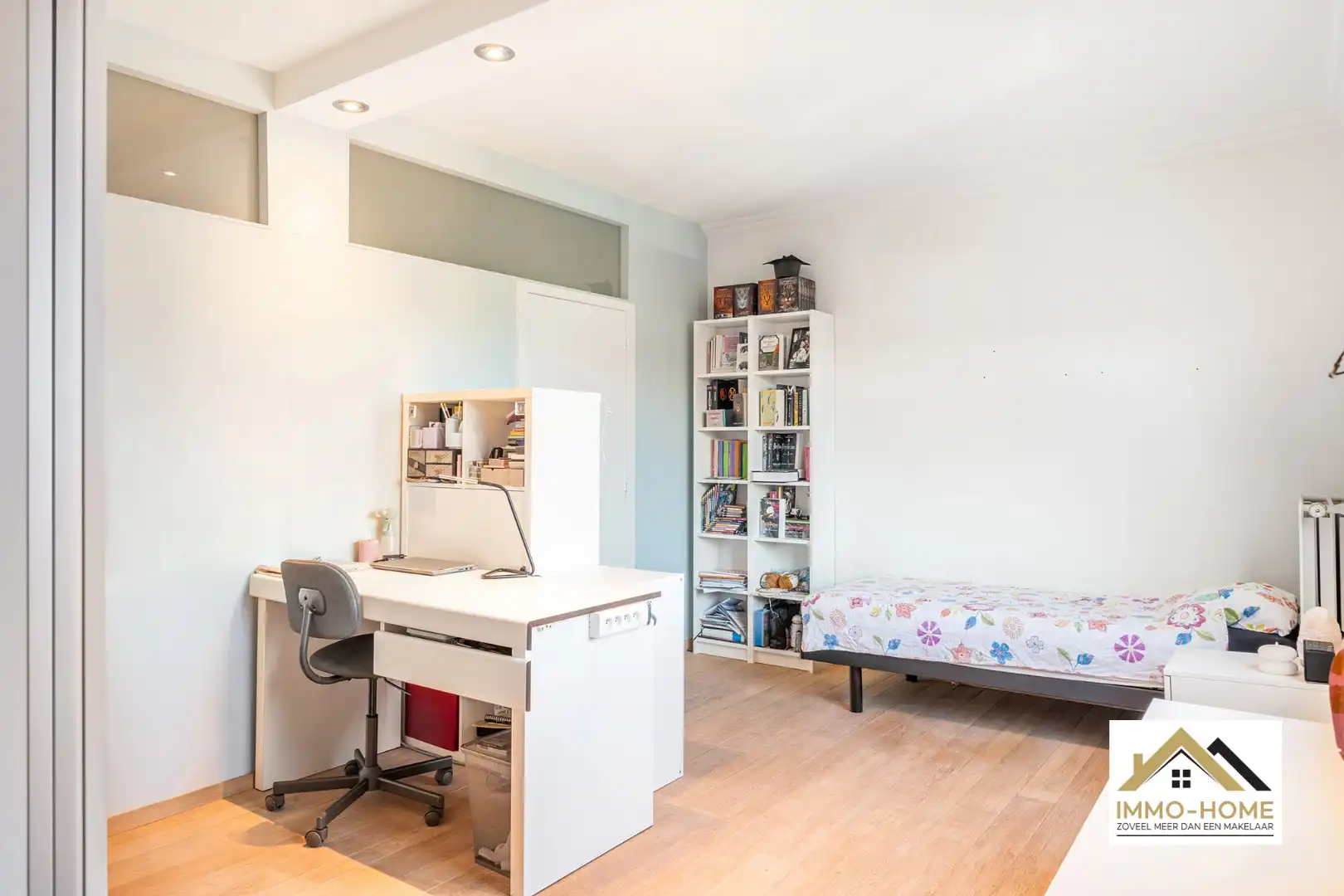 Héél erg ruime gerenoveerde woning met garage nabij centrum Lokeren! foto 23