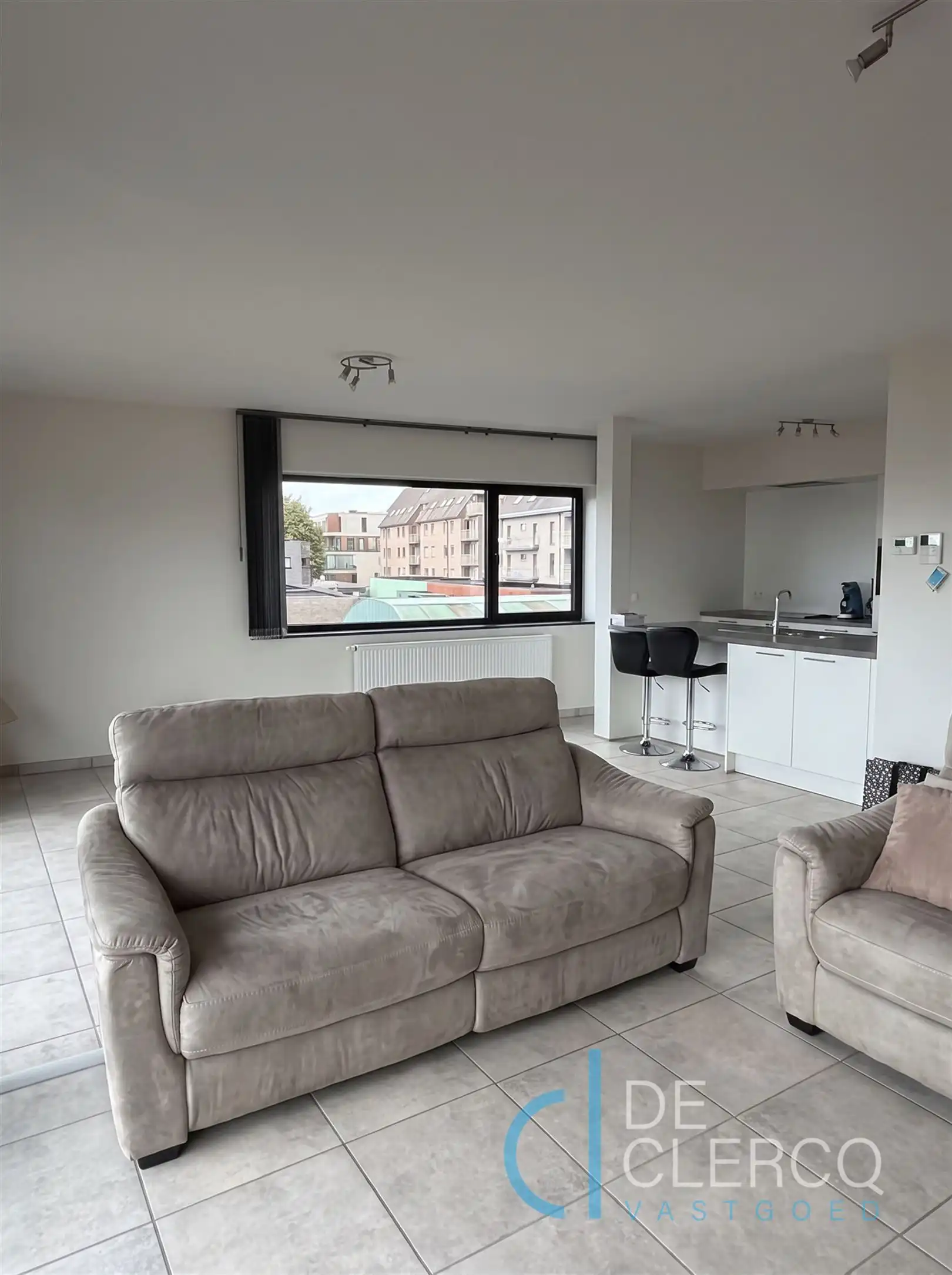 Tweeslaapkamer appartement te huur in centrum Lochristi!  foto 4