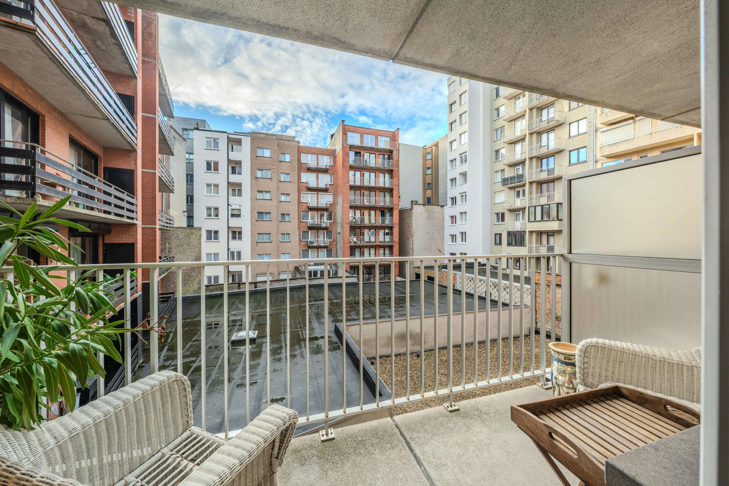 Appartement te koop met zijdelings zeezicht te Oostende foto 13