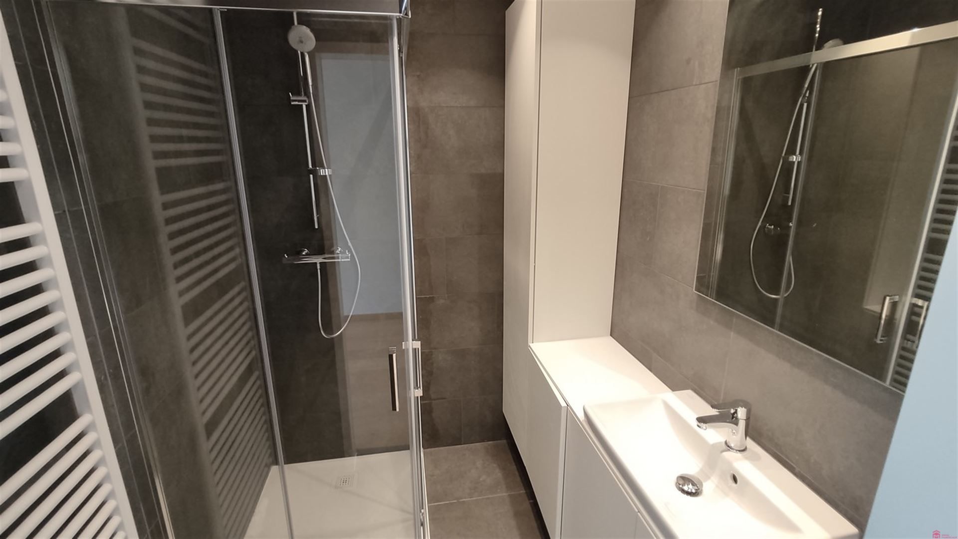 Groot, recent vernieuwd appartement foto 10