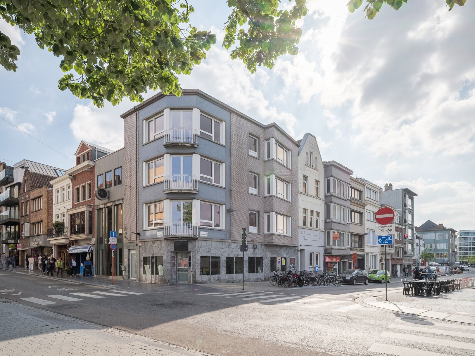 Gerenoveerd 2slpk-appartement hartje Kortrijk foto 3