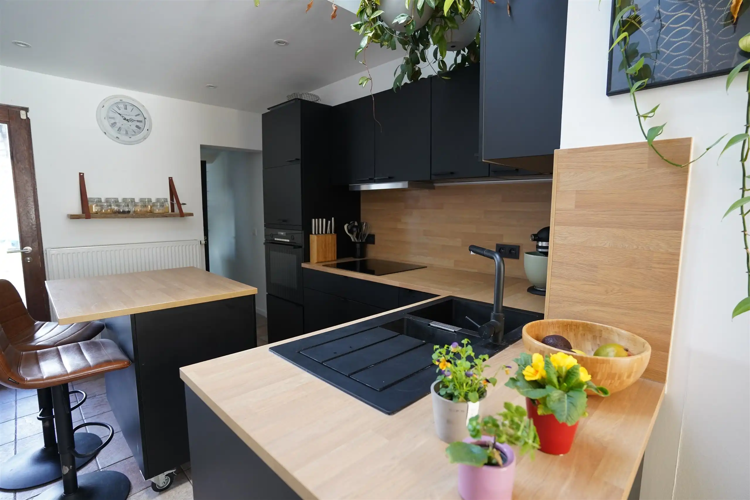 Interessante woning met grote garage en tuin, 3 slaapkamers foto 8